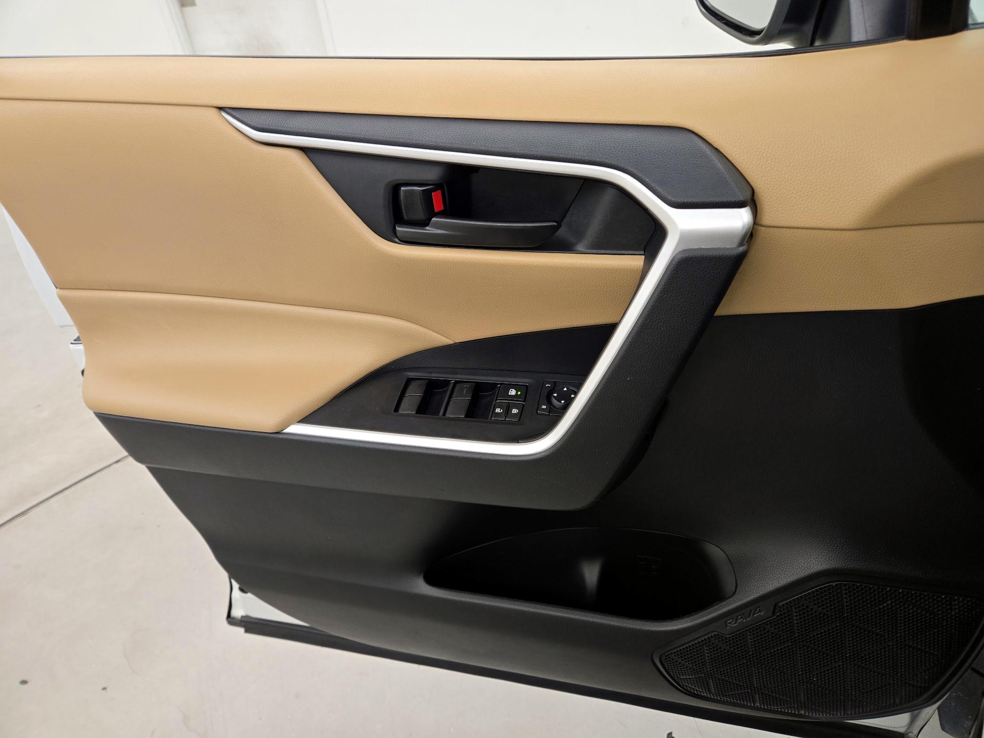 Thumbnail: 2023 Toyota RAV4 - 12