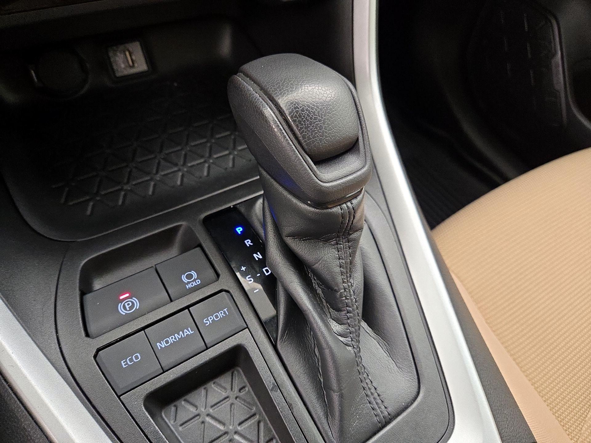 Thumbnail: 2023 Toyota RAV4 - 17