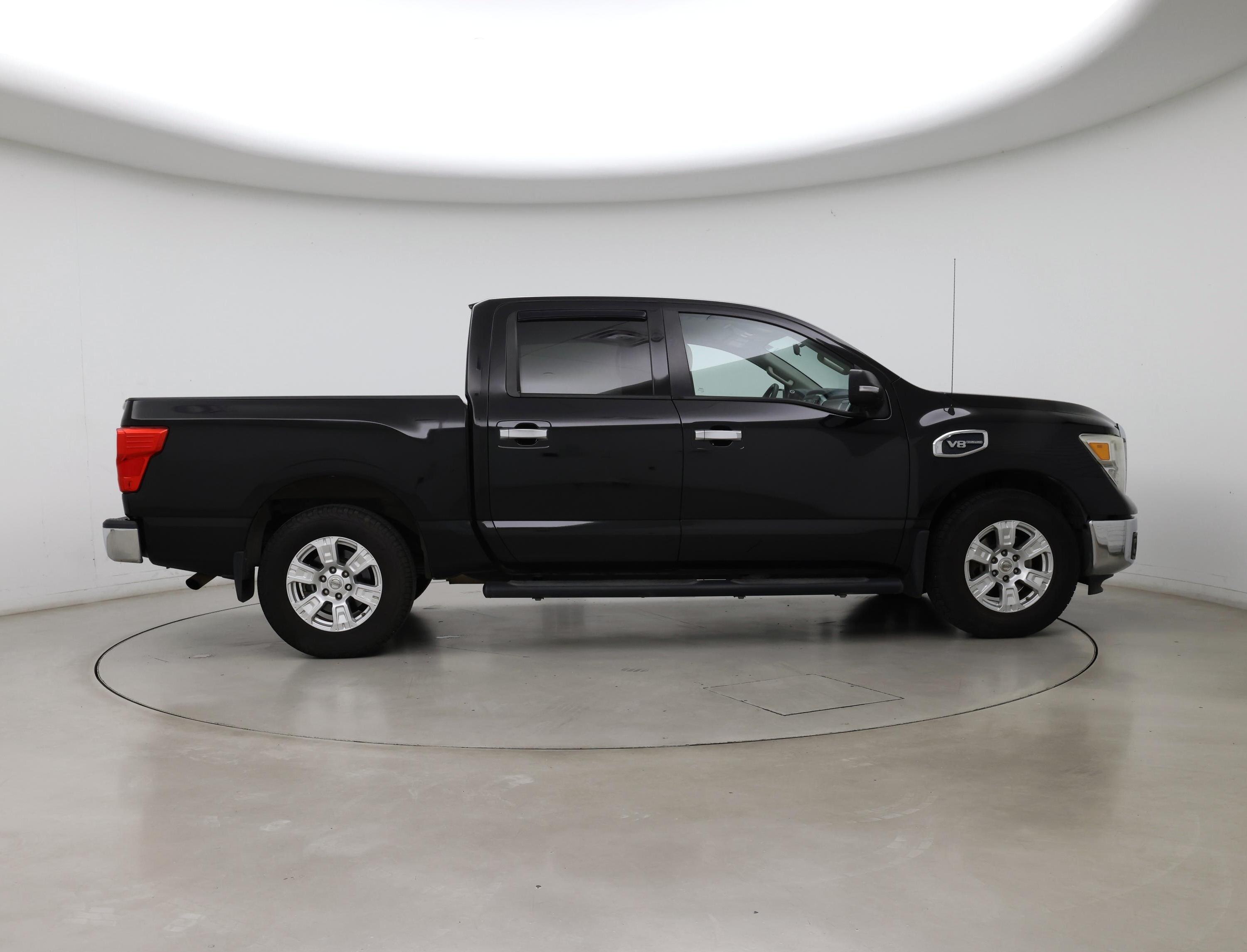 Thumbnail: 2017 Nissan Titan - 7