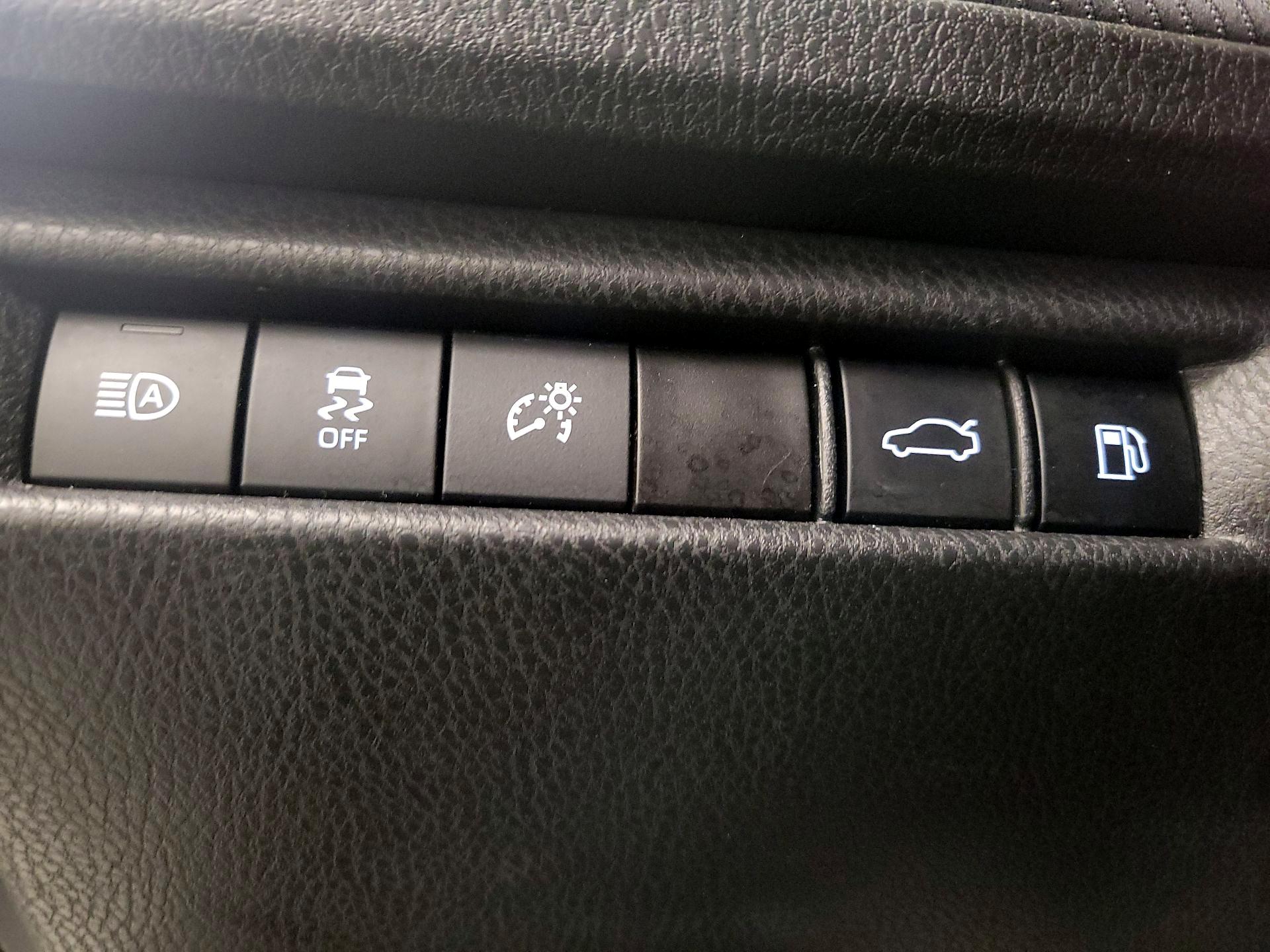 Thumbnail: 2025 Toyota Camry - 13