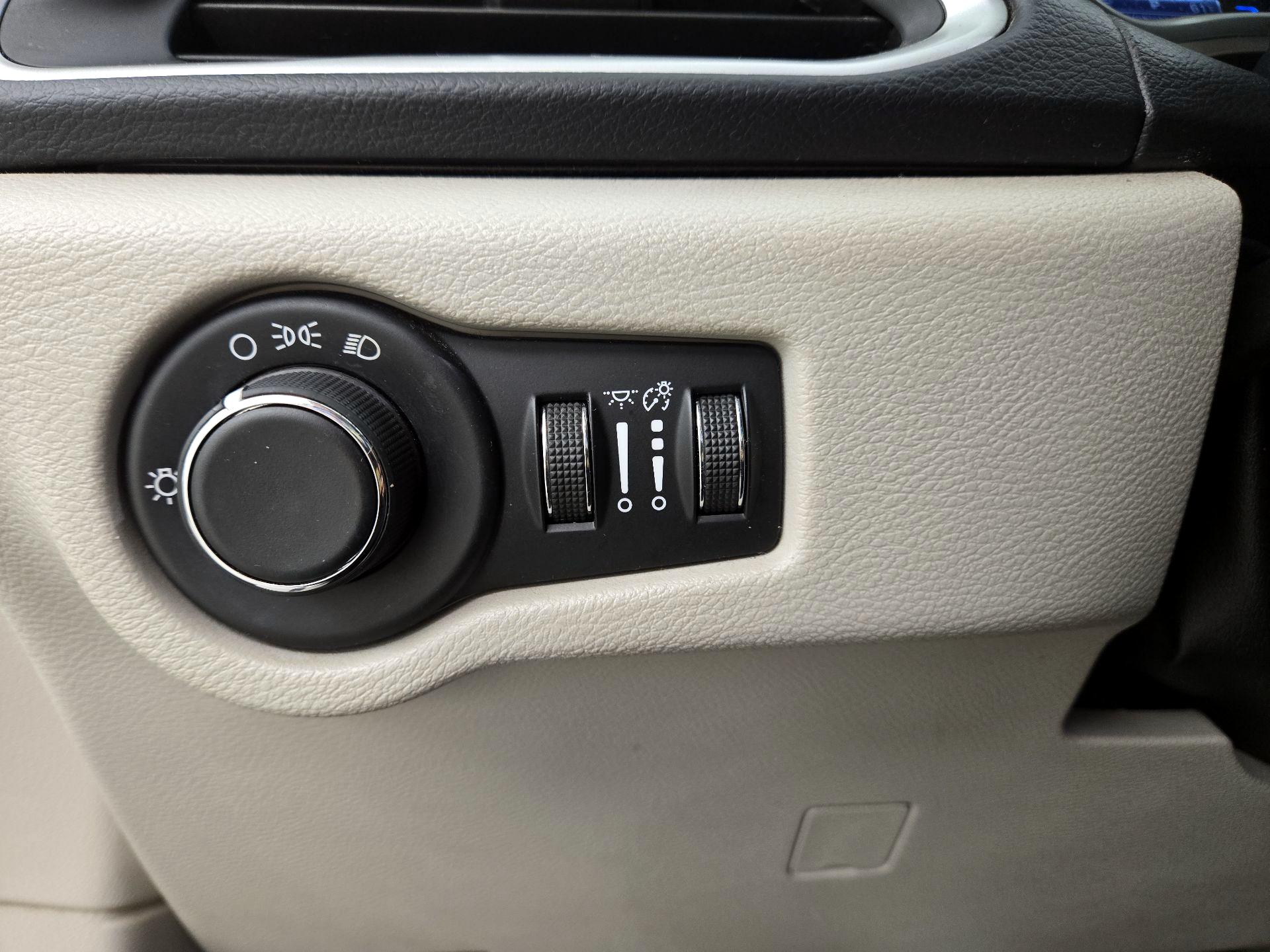 Thumbnail: 2017 Chrysler Pacifica - 13