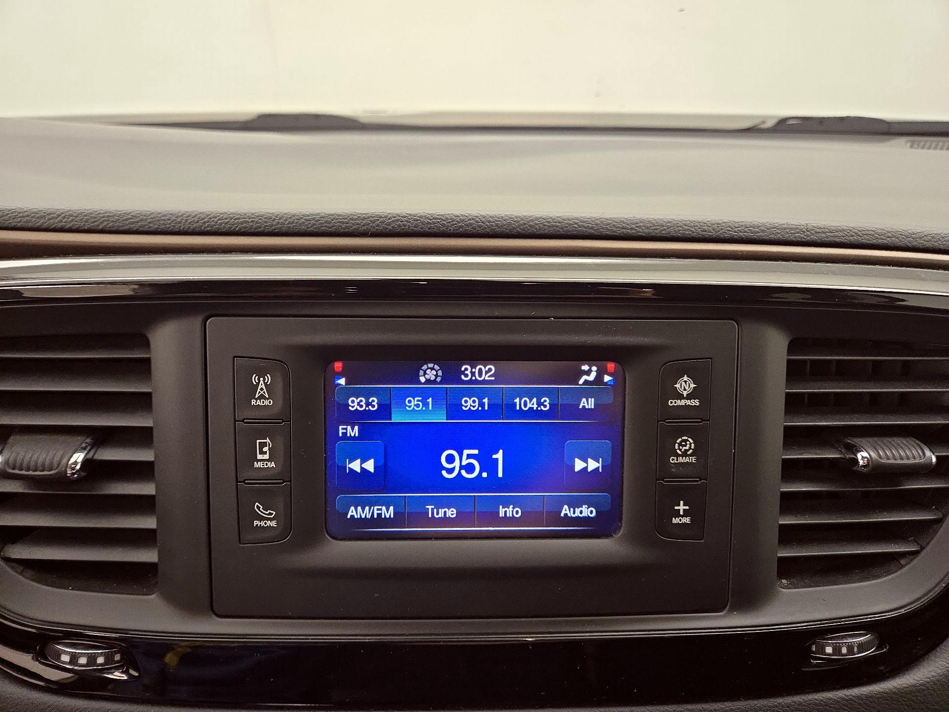 Thumbnail: 2017 Chrysler Pacifica - 15