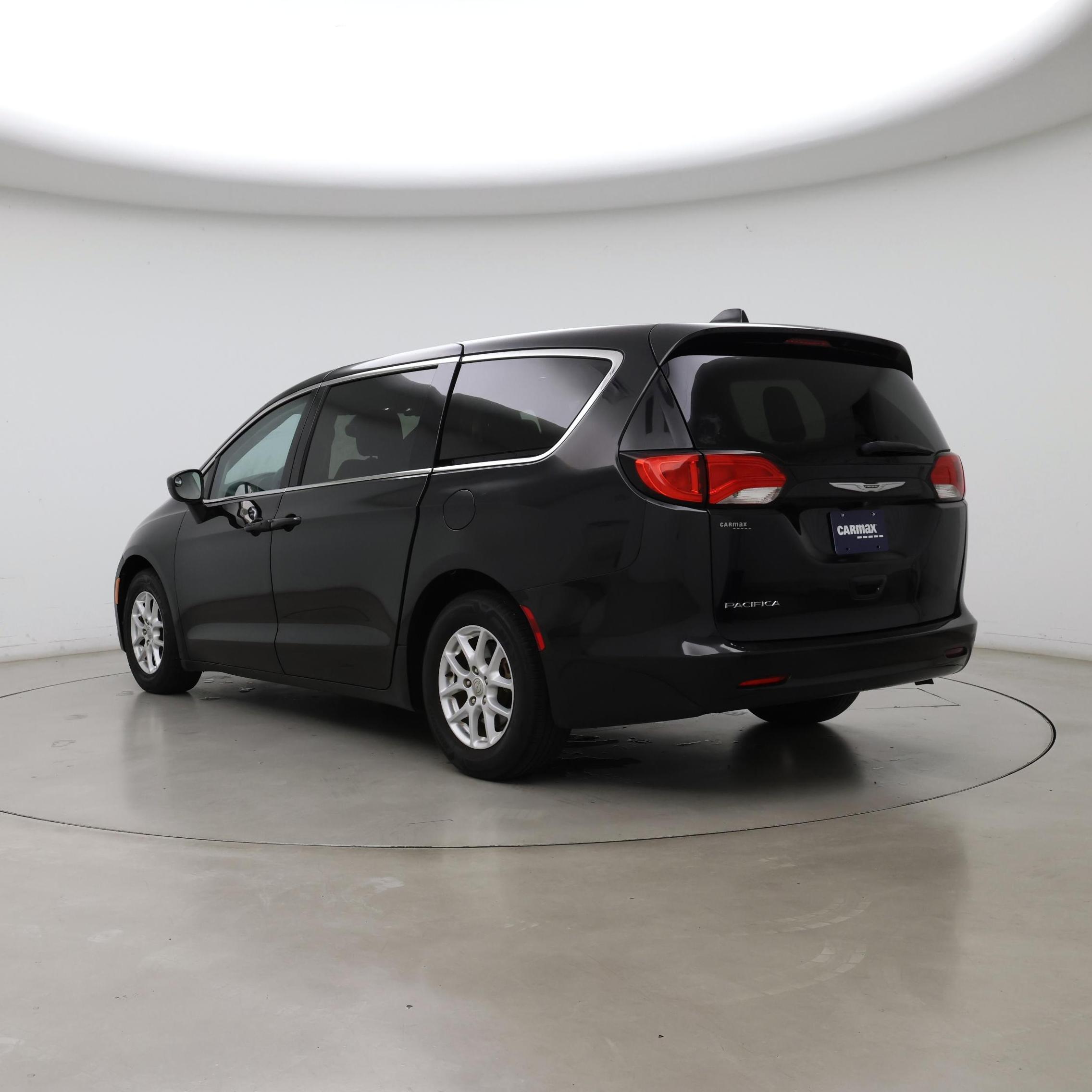 Thumbnail: 2017 Chrysler Pacifica - 2