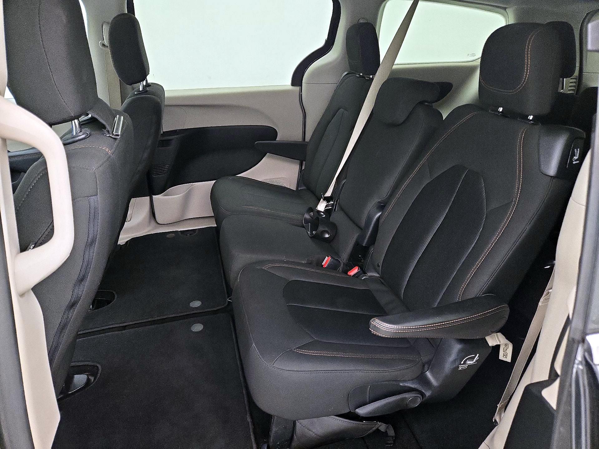 Thumbnail: 2017 Chrysler Pacifica - 19