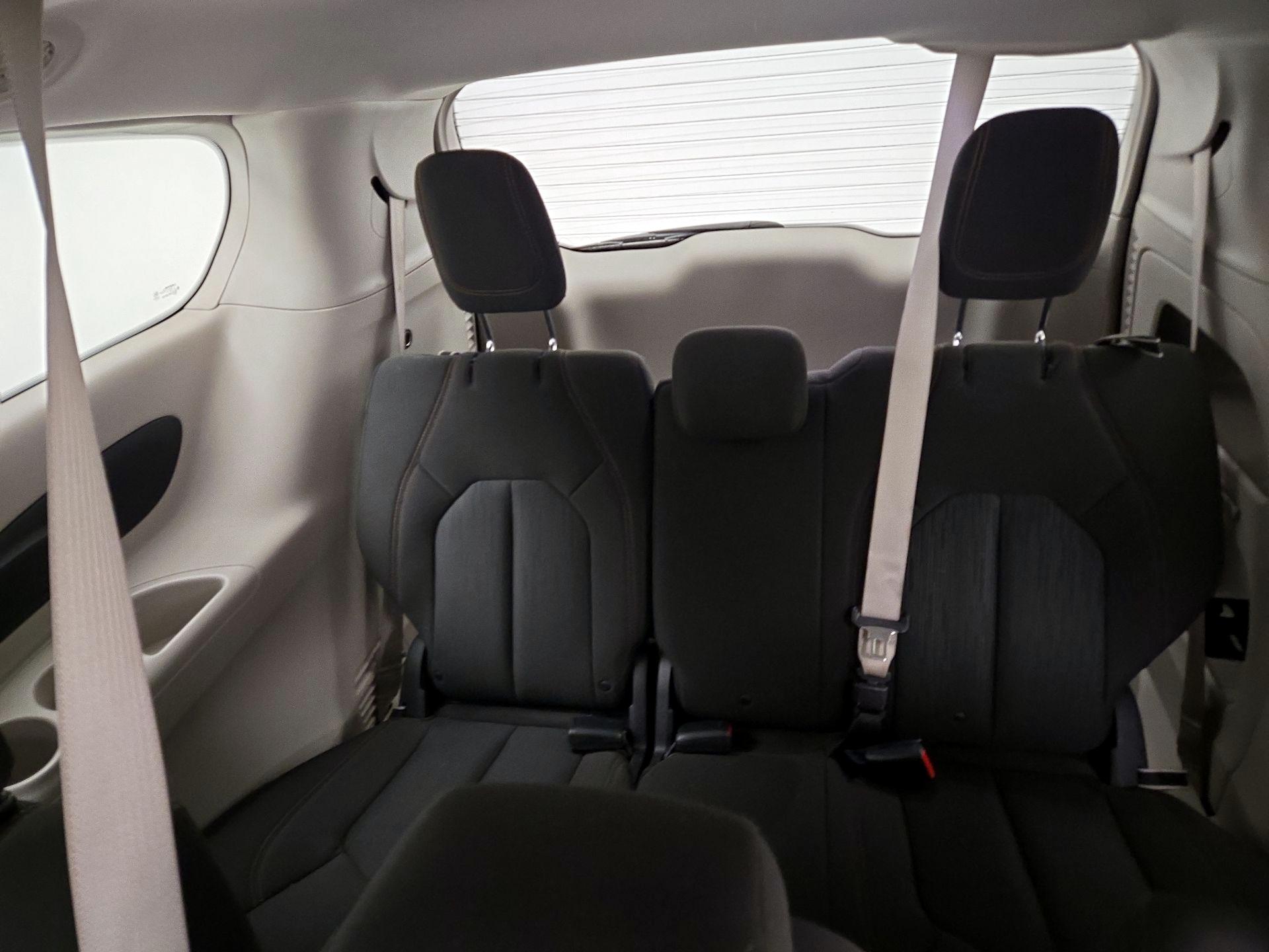 Thumbnail: 2017 Chrysler Pacifica - 20