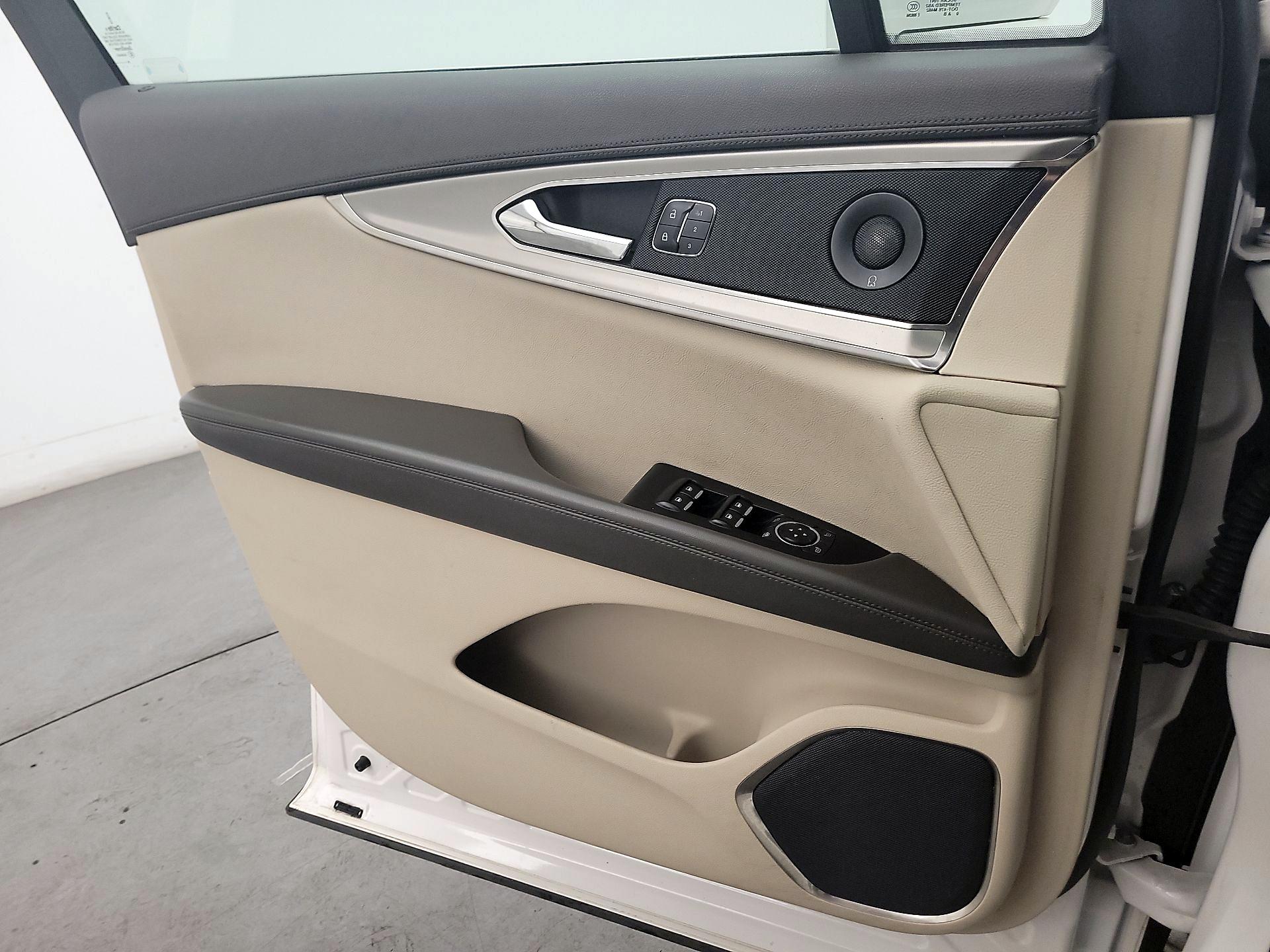 Thumbnail: 2019 Lincoln Nautilus - 12