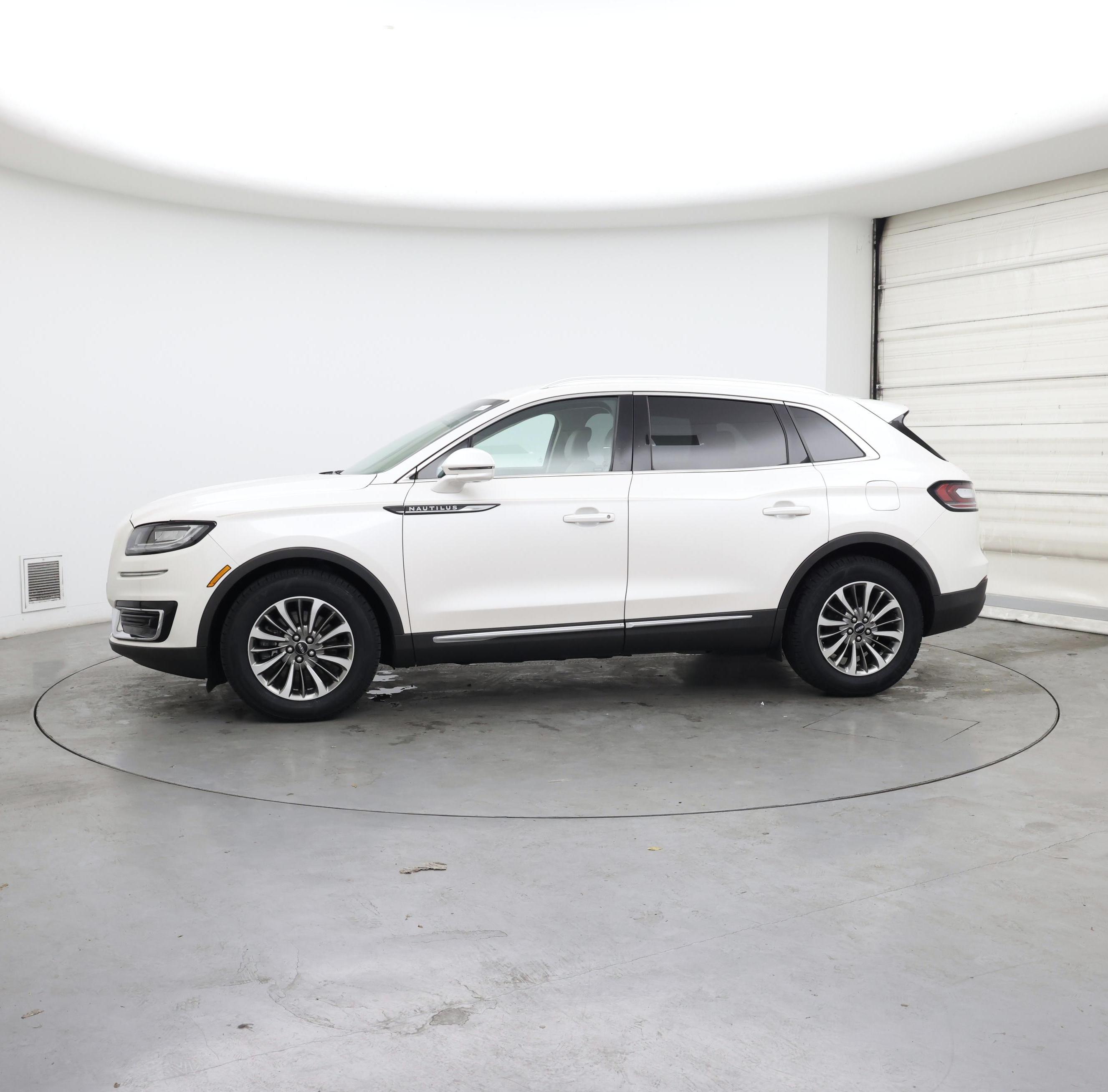 Thumbnail: 2019 Lincoln Nautilus - 3