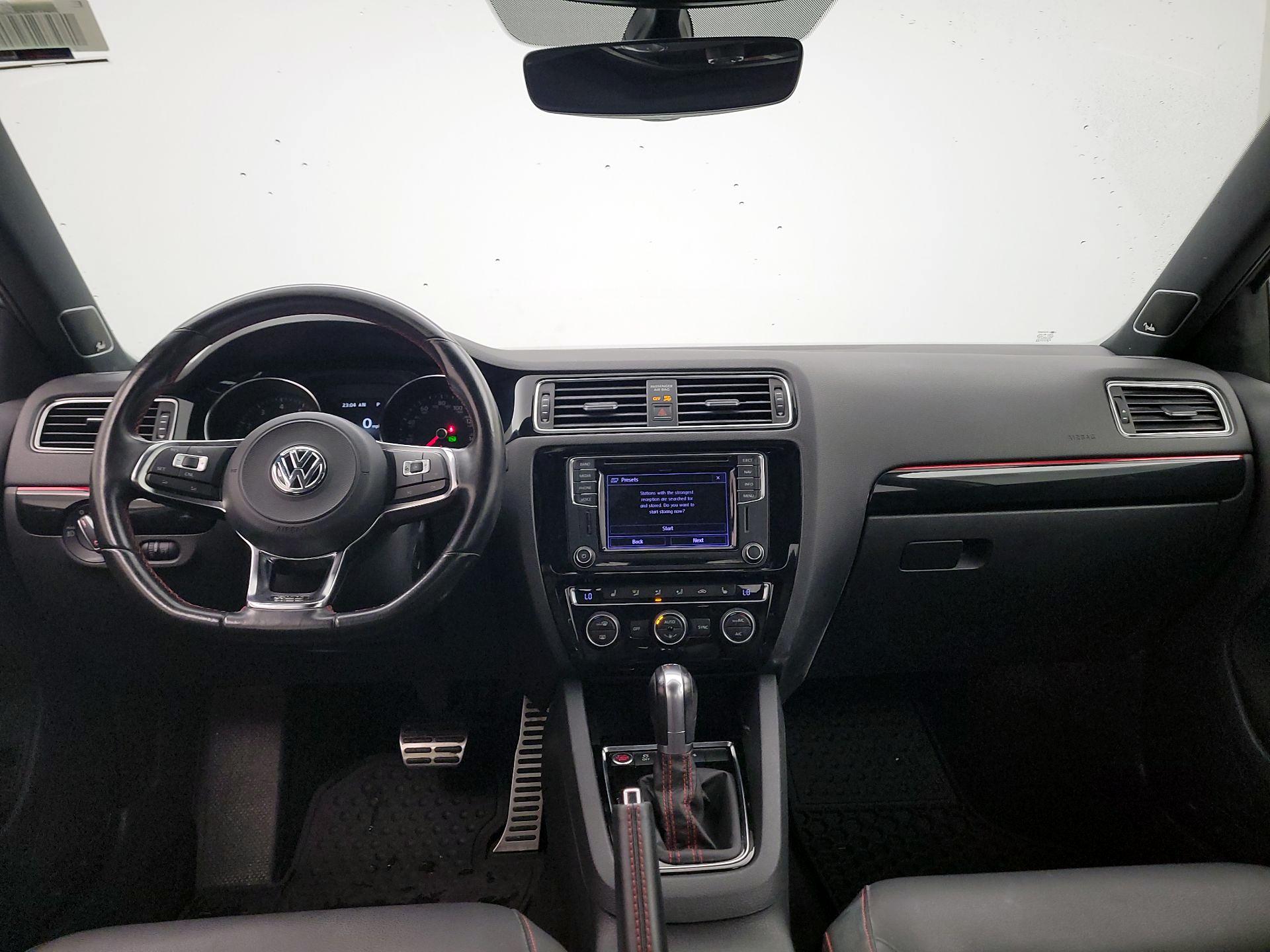 Thumbnail: 2017 Volkswagen Jetta - 9