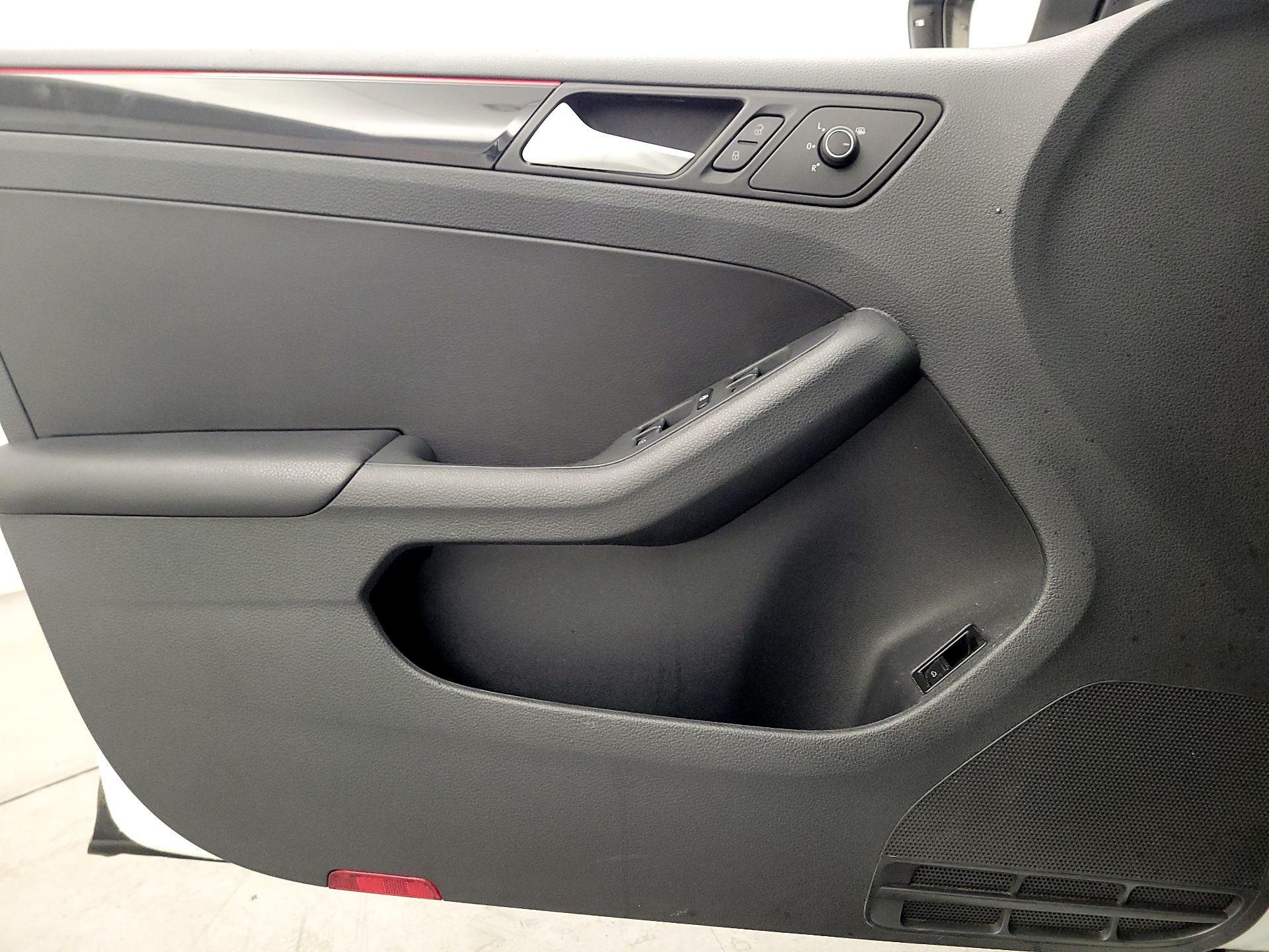 Thumbnail: 2017 Volkswagen Jetta - 12