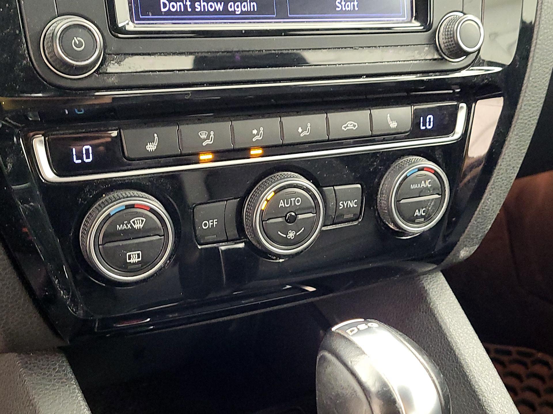 Thumbnail: 2017 Volkswagen Jetta - 16