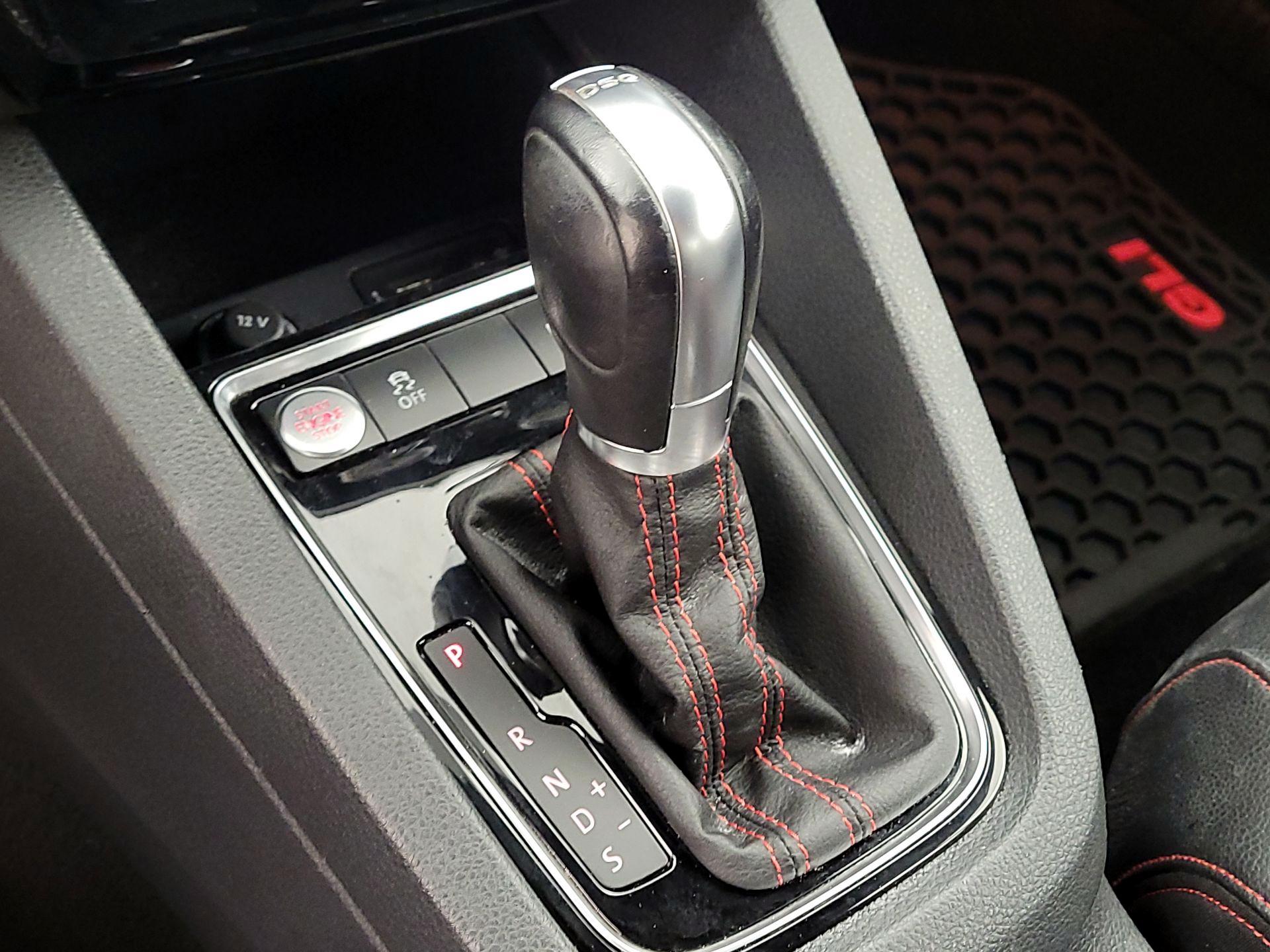 Thumbnail: 2017 Volkswagen Jetta - 17