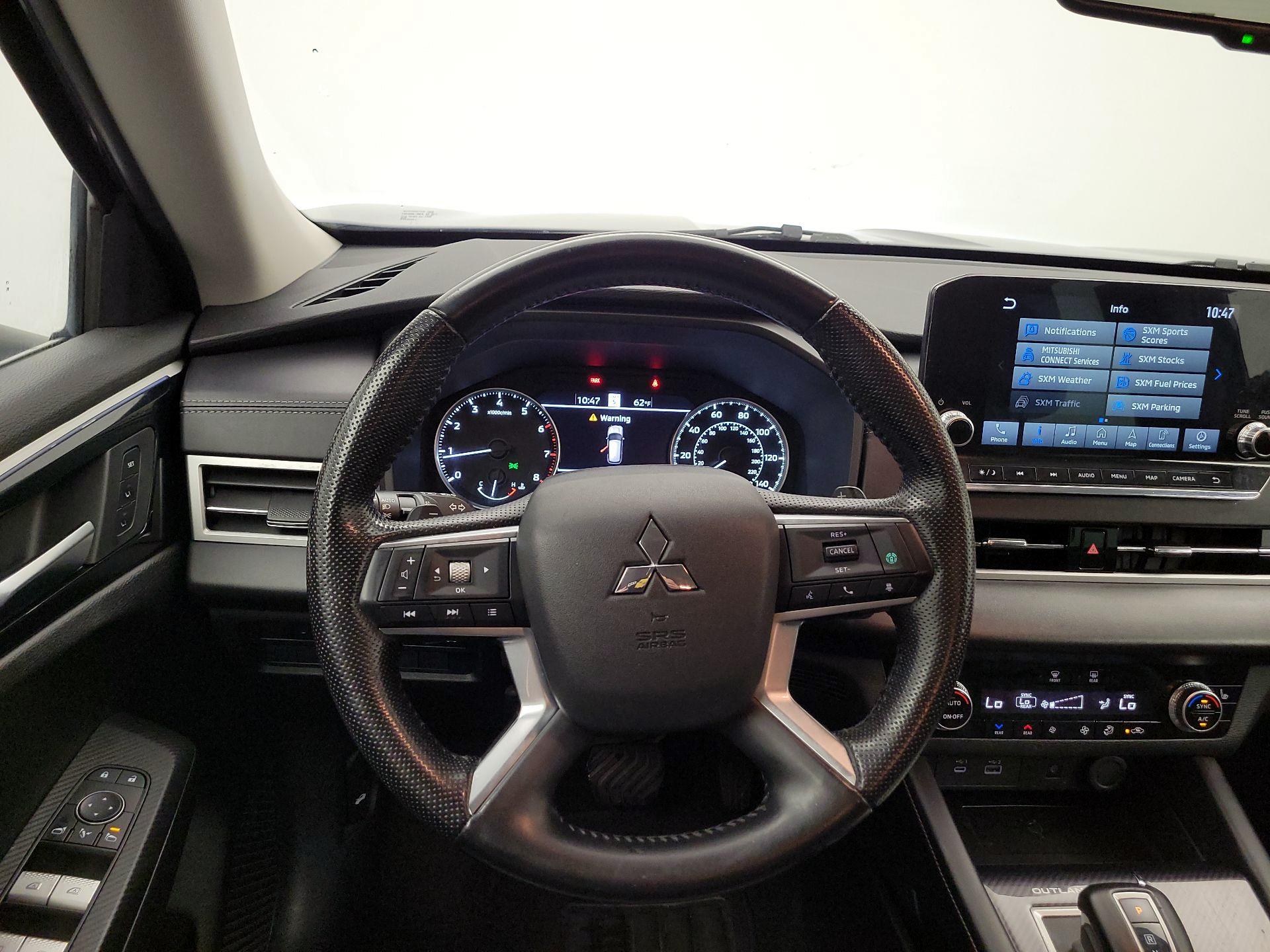 Thumbnail: 2022 Mitsubishi Outlander - 10