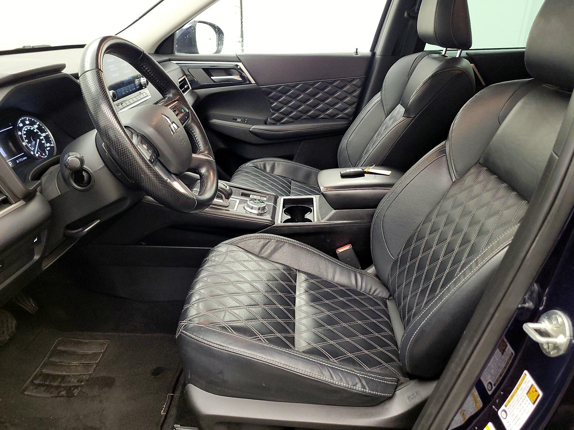 Thumbnail: 2022 Mitsubishi Outlander - 11