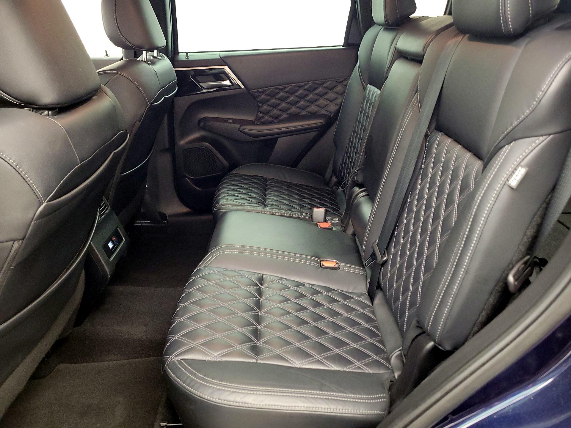 Thumbnail: 2022 Mitsubishi Outlander - 19