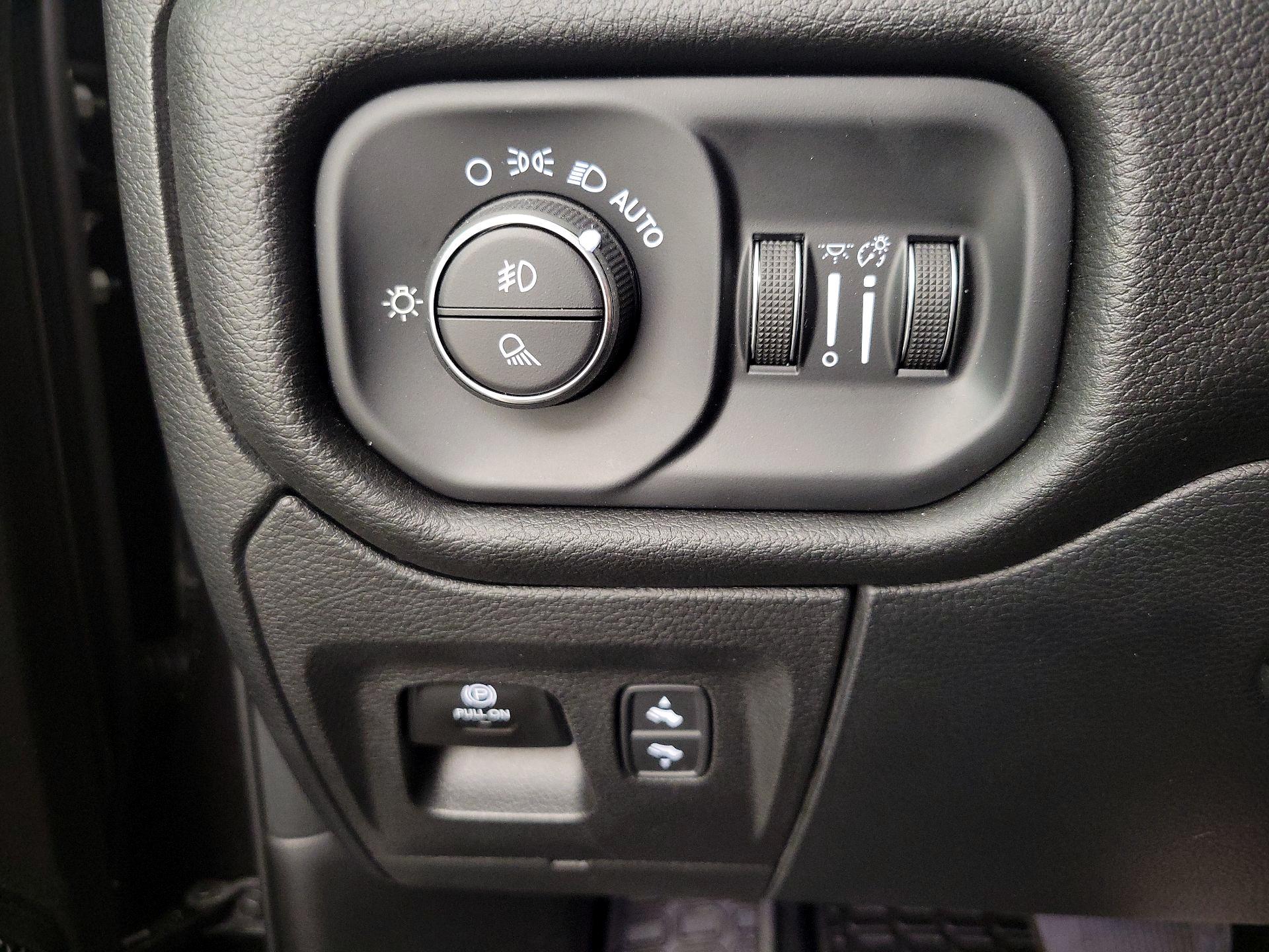 Thumbnail: 2025 RAM 1500 - 13
