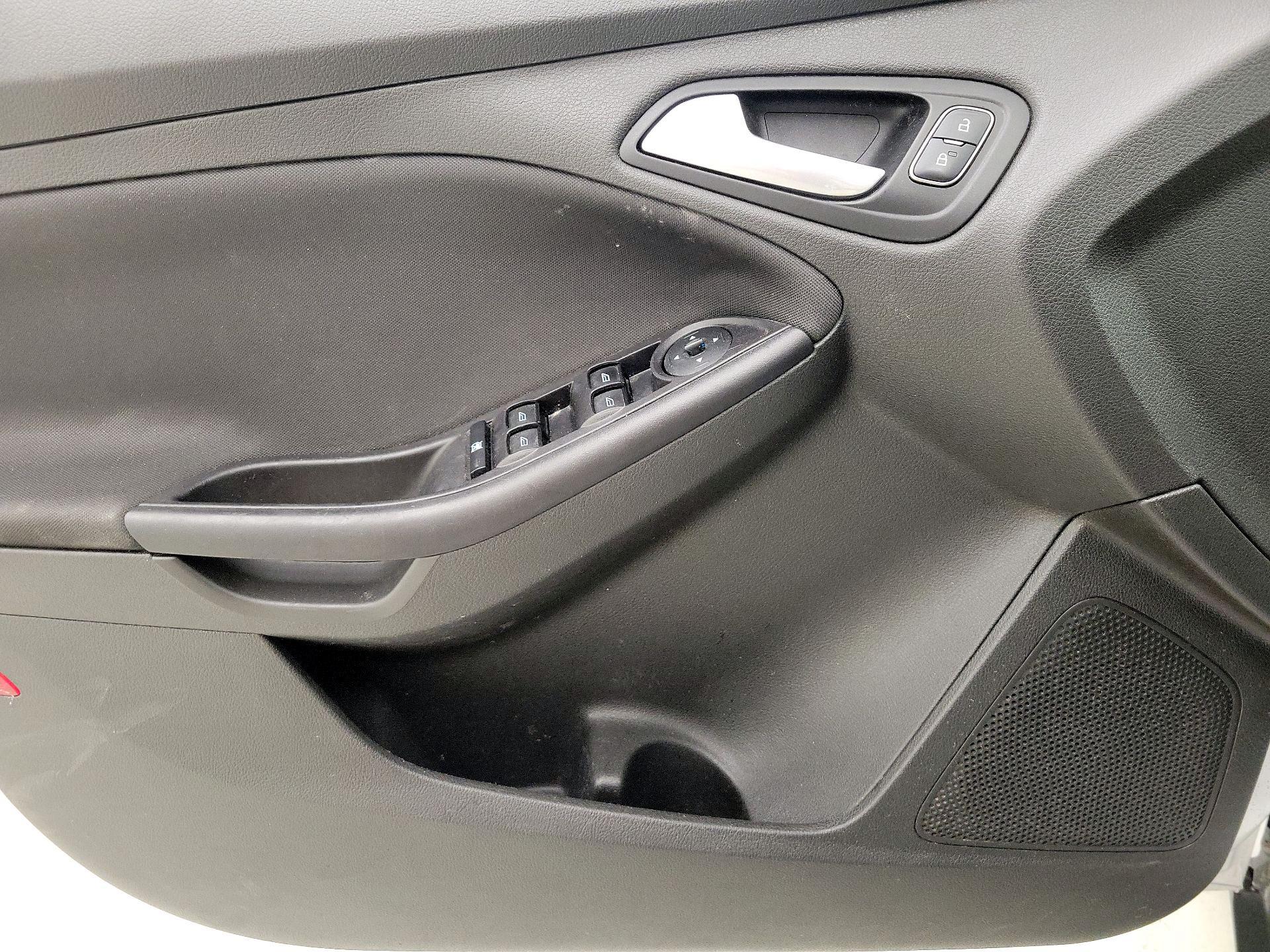 Thumbnail: 2017 Ford Focus - 12