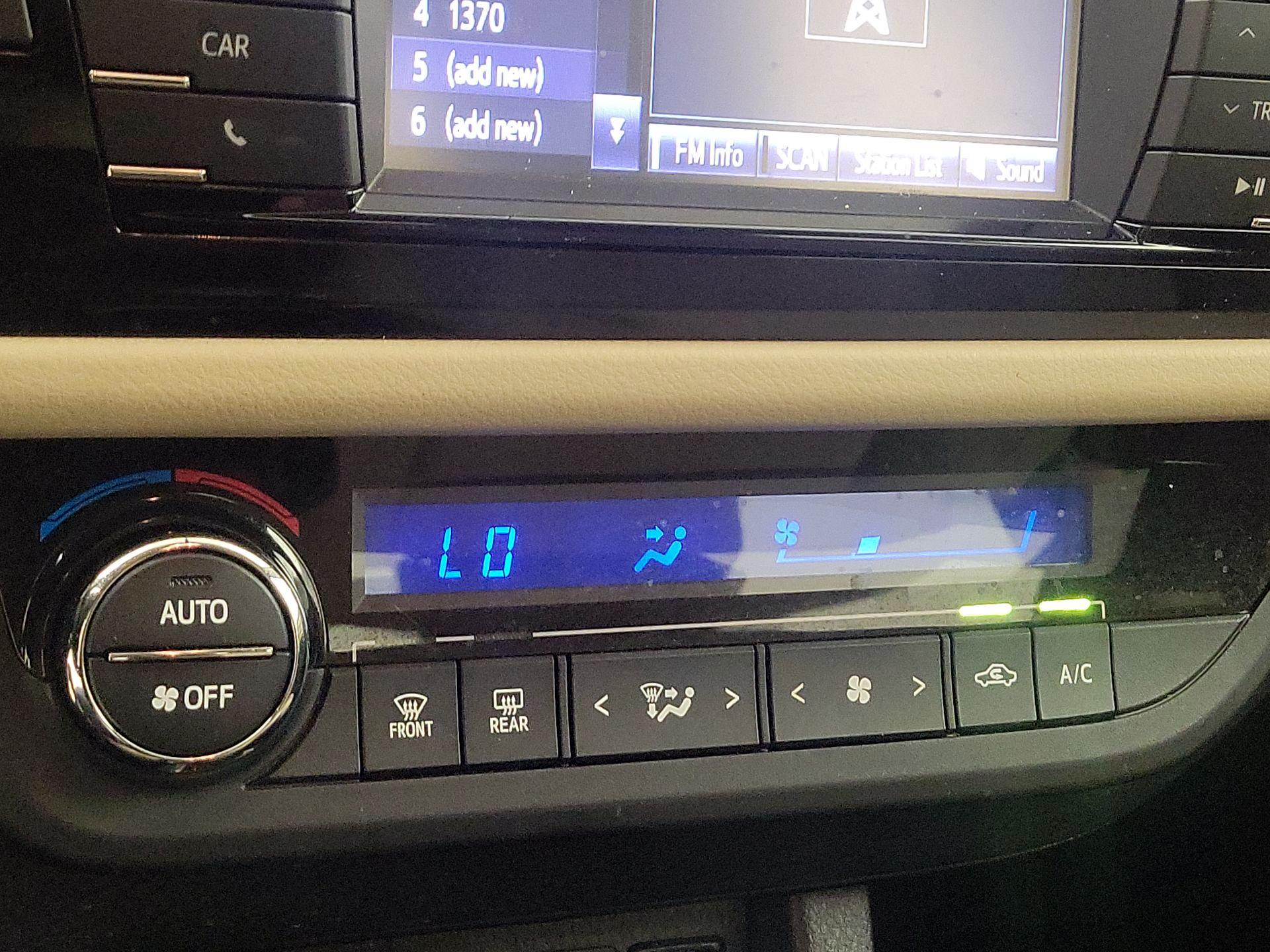 Thumbnail: 2015 Toyota Corolla - 16