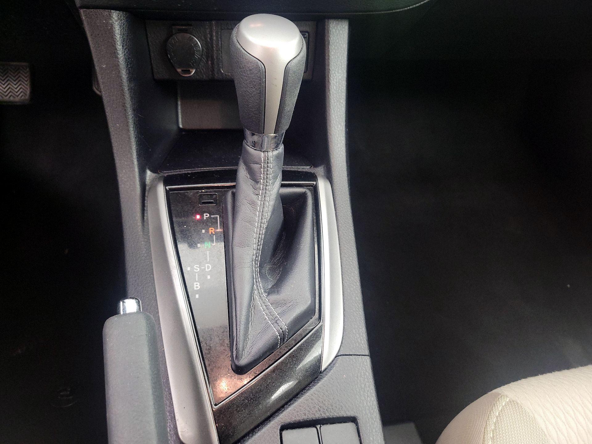 Thumbnail: 2015 Toyota Corolla - 17