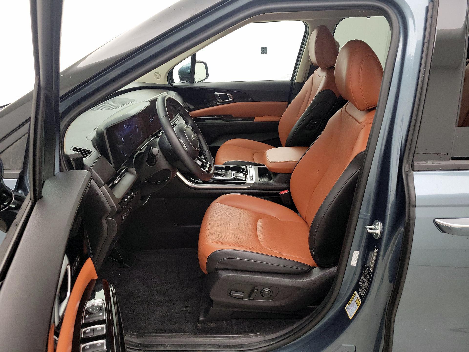 Thumbnail: 2023 Kia Carnival - 11