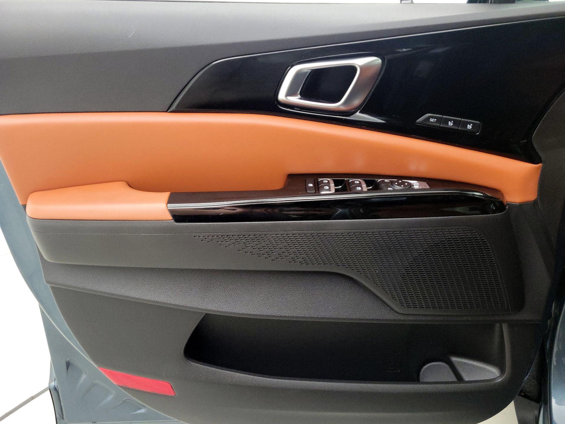 Thumbnail: 2023 Kia Carnival - 12