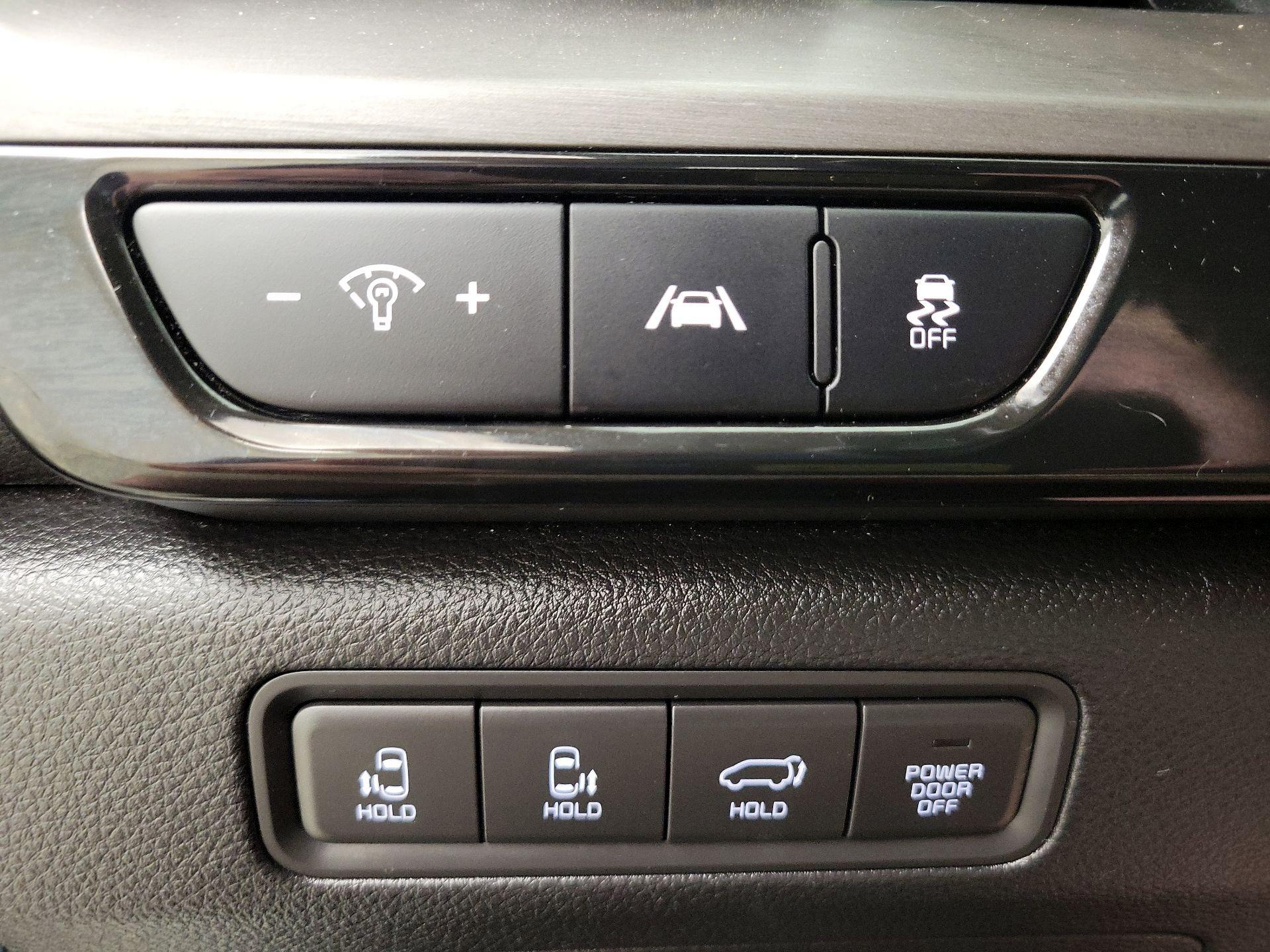 Thumbnail: 2023 Kia Carnival - 13