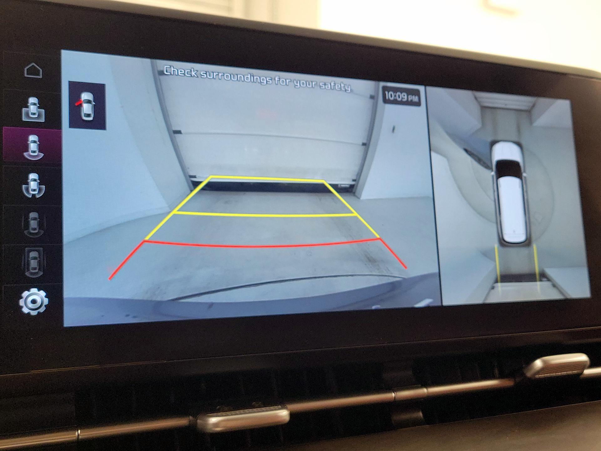 Thumbnail: 2023 Kia Carnival - 15