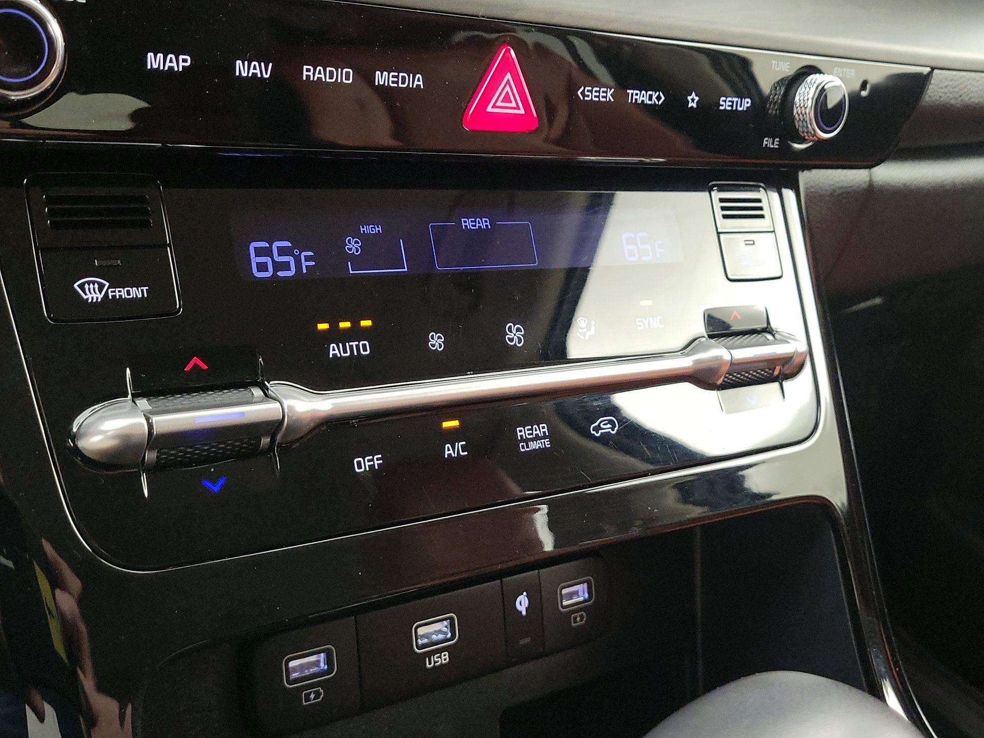 Thumbnail: 2023 Kia Carnival - 17