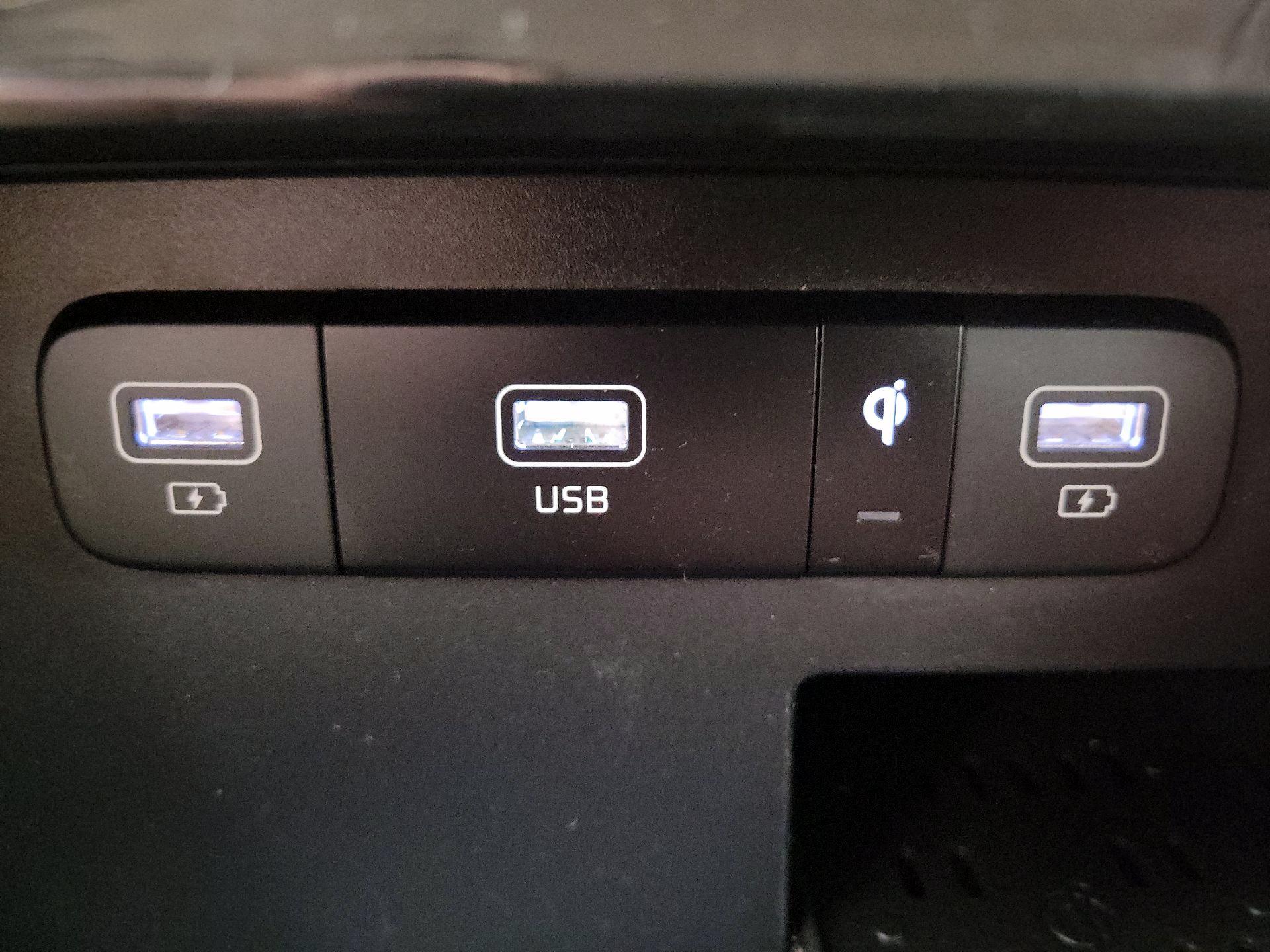 Thumbnail: 2023 Kia Carnival - 19