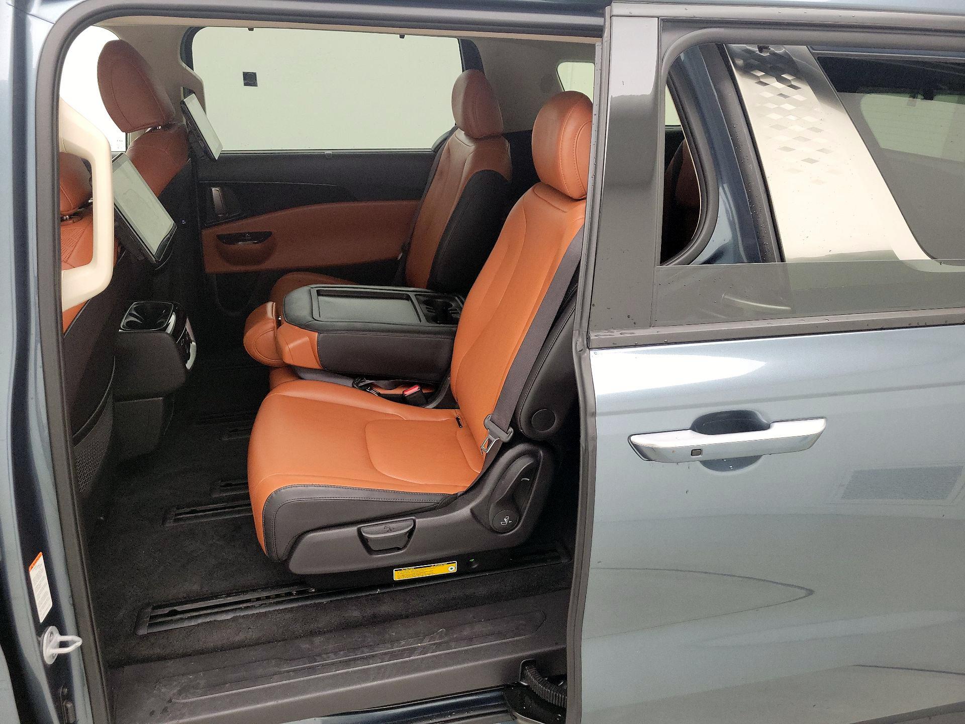 Thumbnail: 2023 Kia Carnival - 20