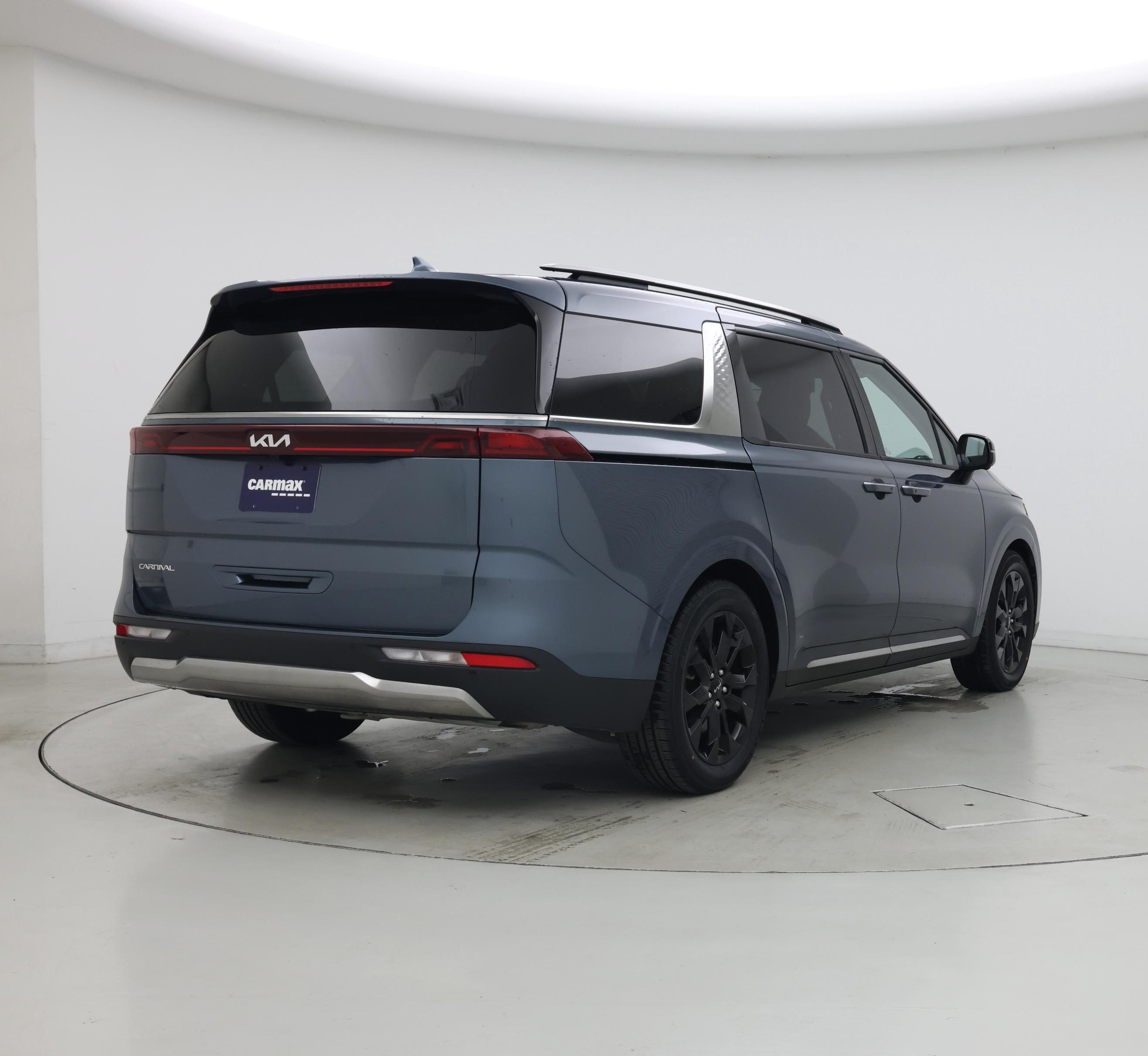 Thumbnail: 2023 Kia Carnival - 8