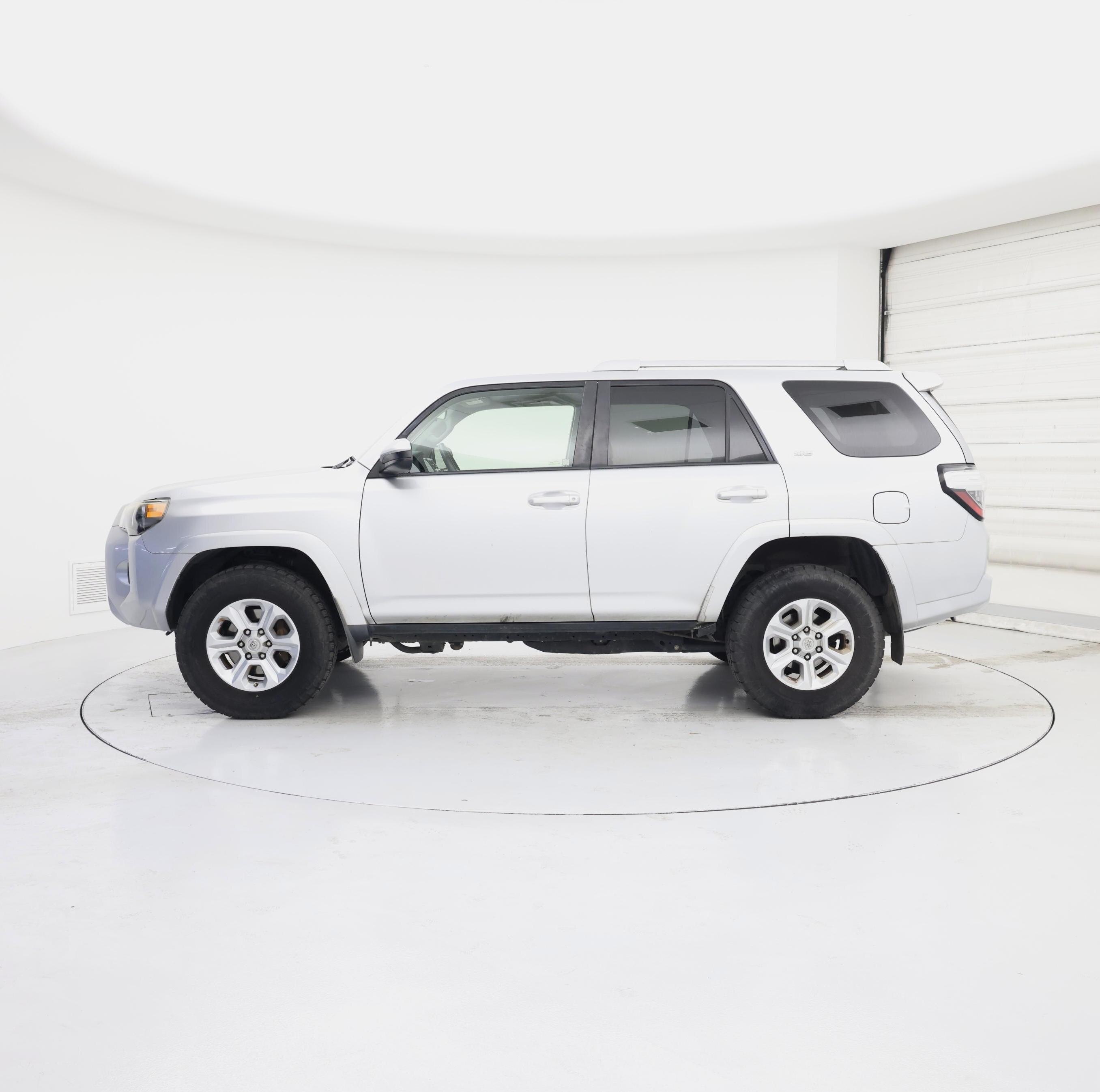 Thumbnail: 2017 Toyota 4Runner - 3