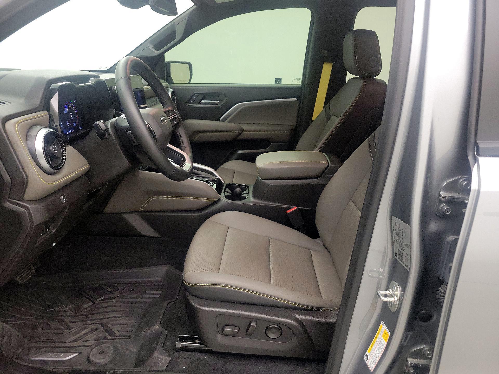 Thumbnail: 2024 Chevrolet Colorado - 11