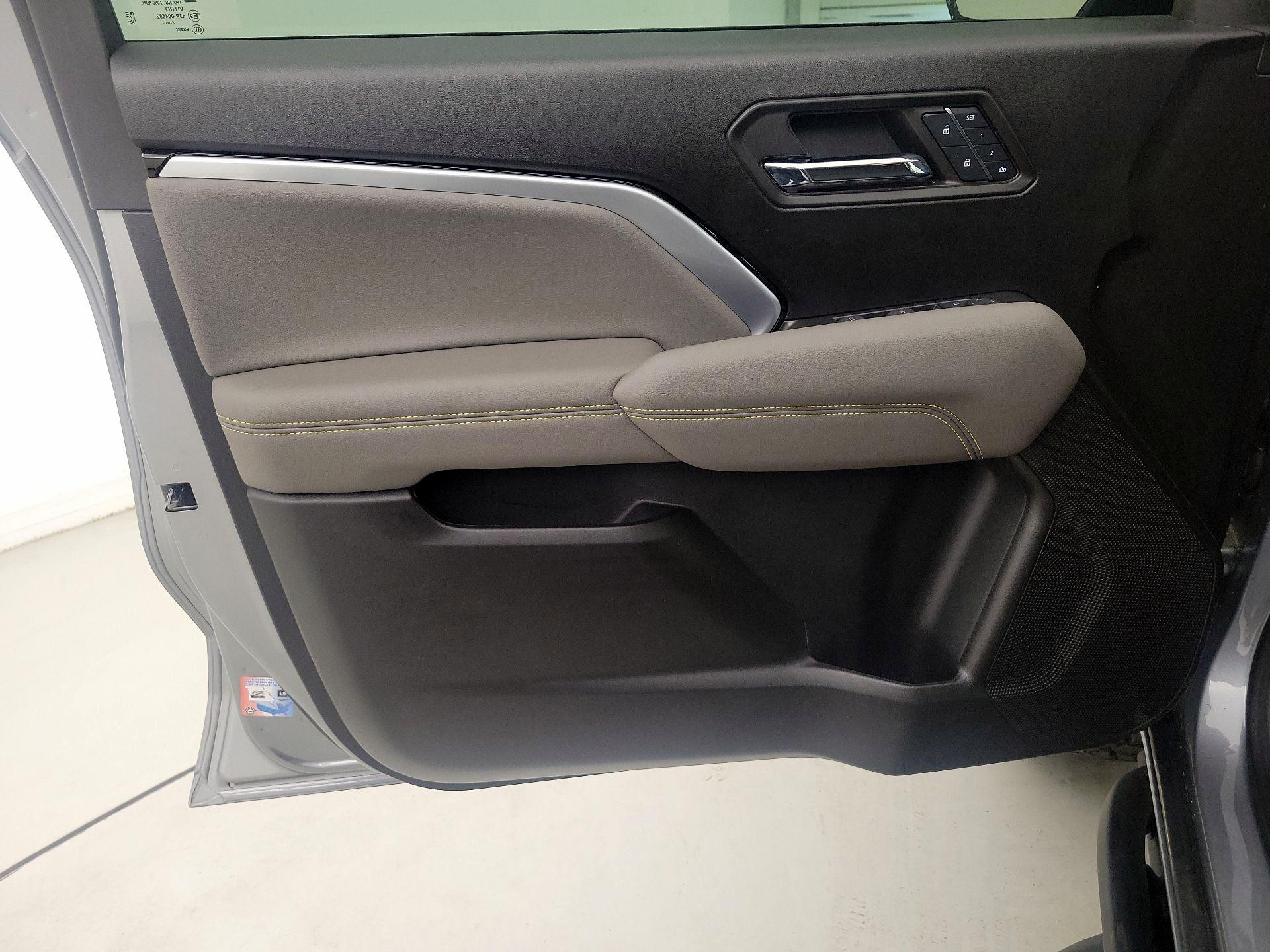 Thumbnail: 2024 Chevrolet Colorado - 12