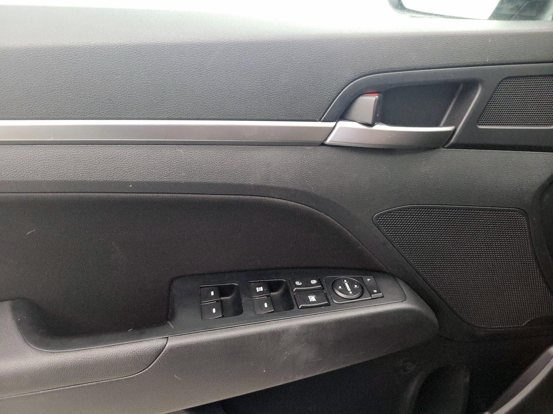 Thumbnail: 2020 Hyundai Elantra - 12