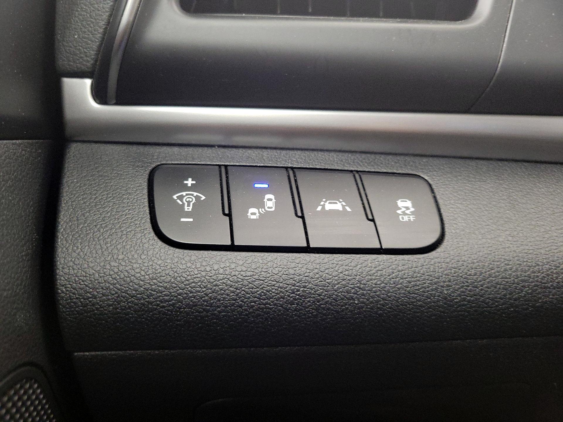 Thumbnail: 2020 Hyundai Elantra - 13