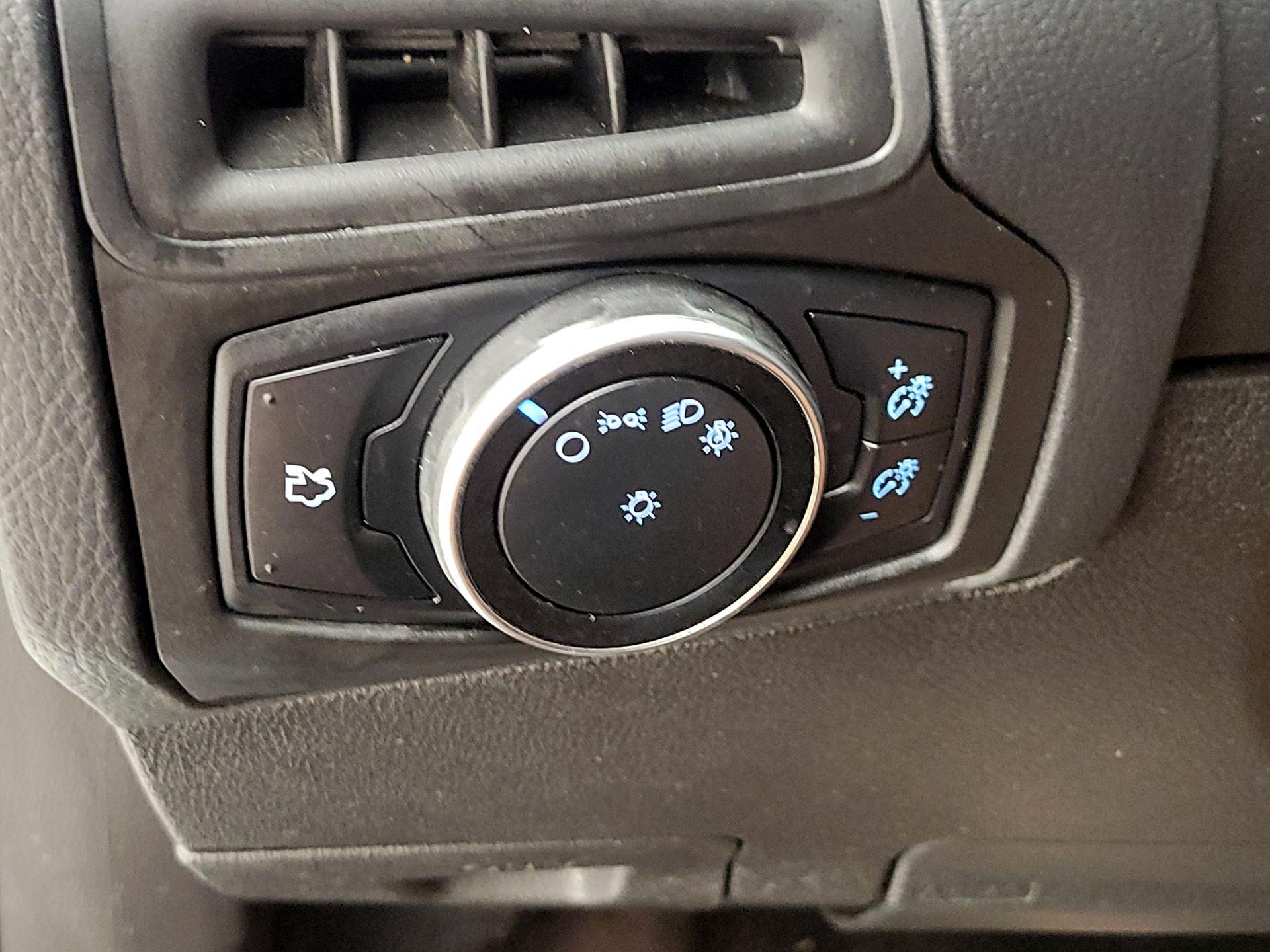 Thumbnail: 2016 Ford Focus - 13