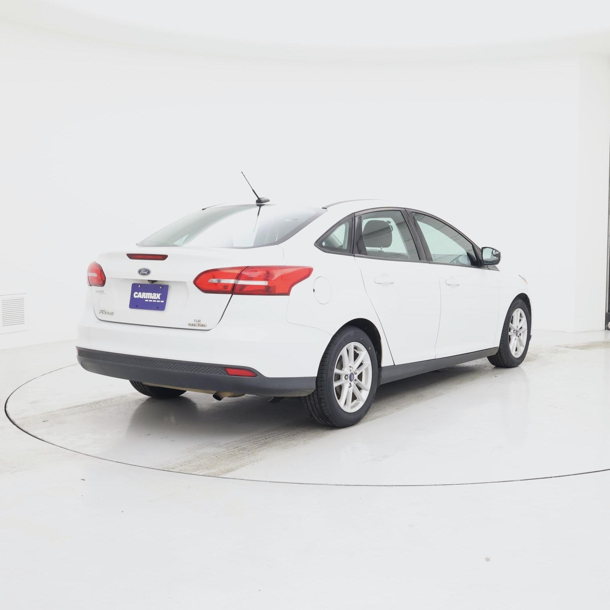 Thumbnail: 2016 Ford Focus - 8