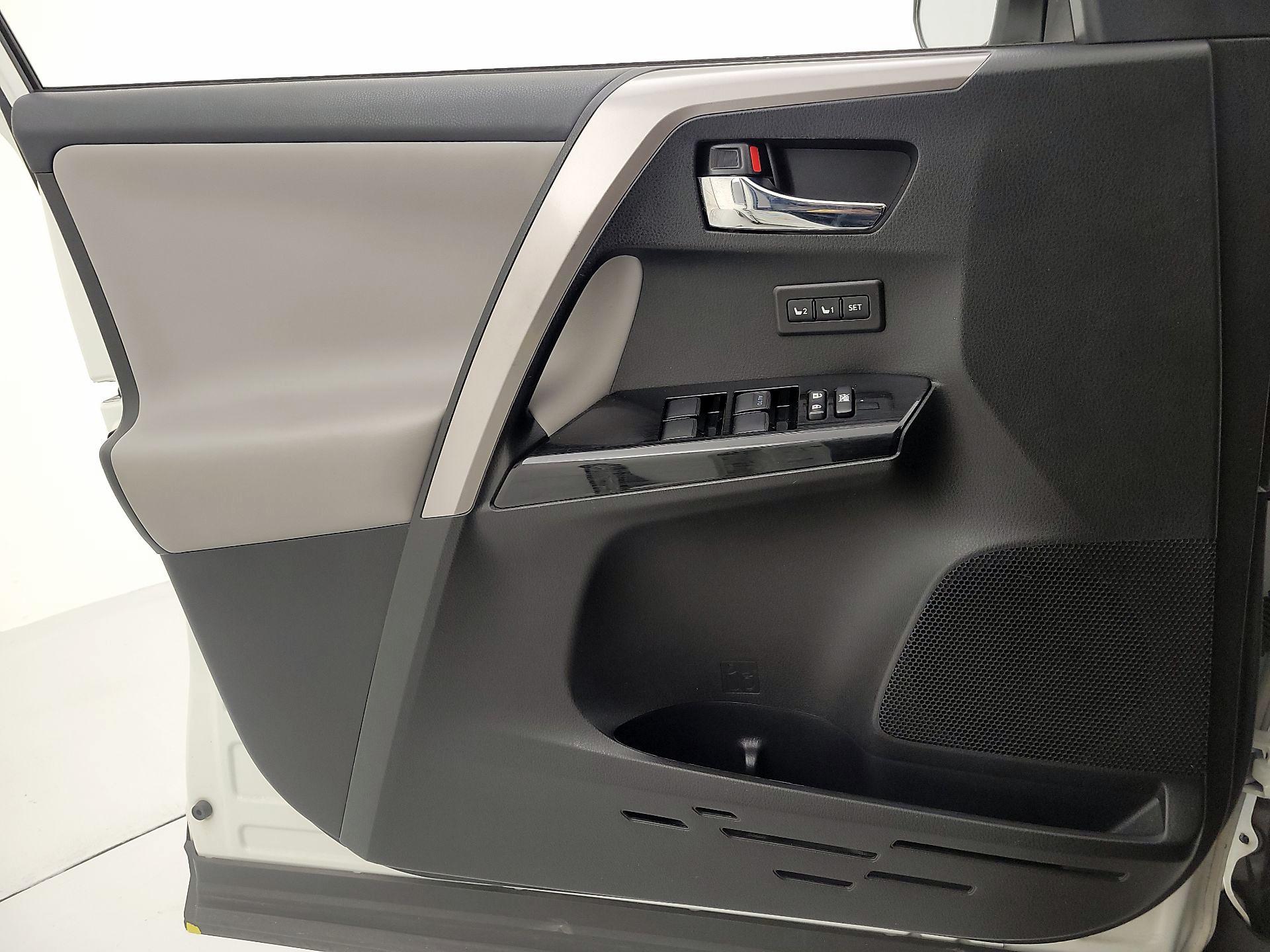 Thumbnail: 2016 Toyota RAV4 - 12