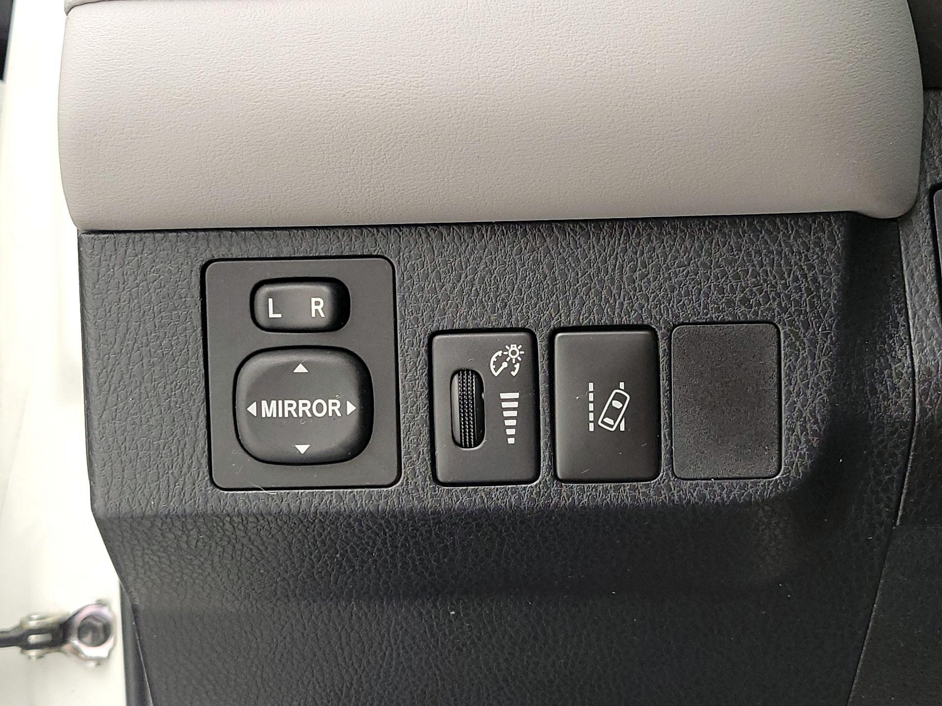 Thumbnail: 2016 Toyota RAV4 - 13