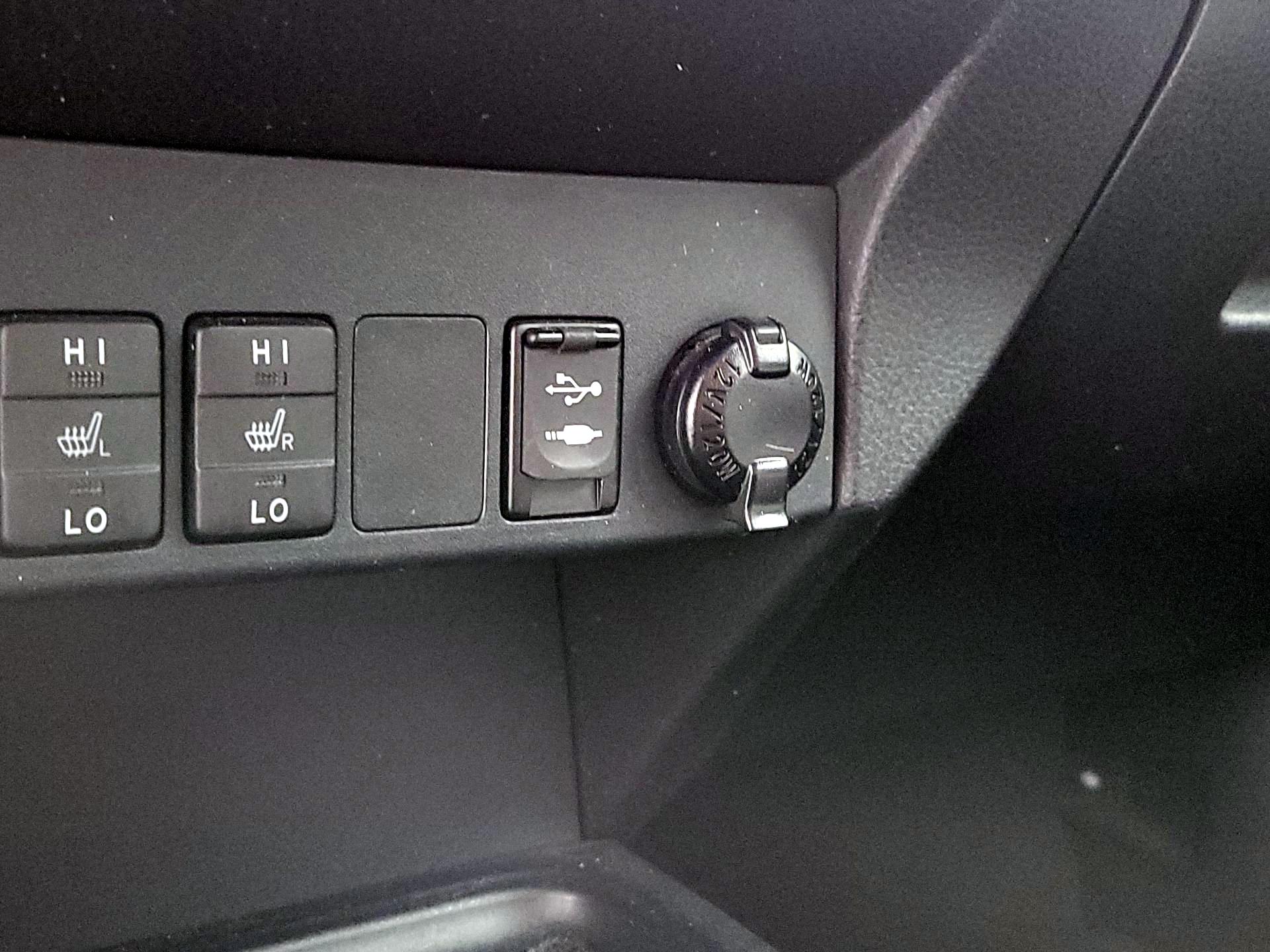 Thumbnail: 2016 Toyota RAV4 - 18