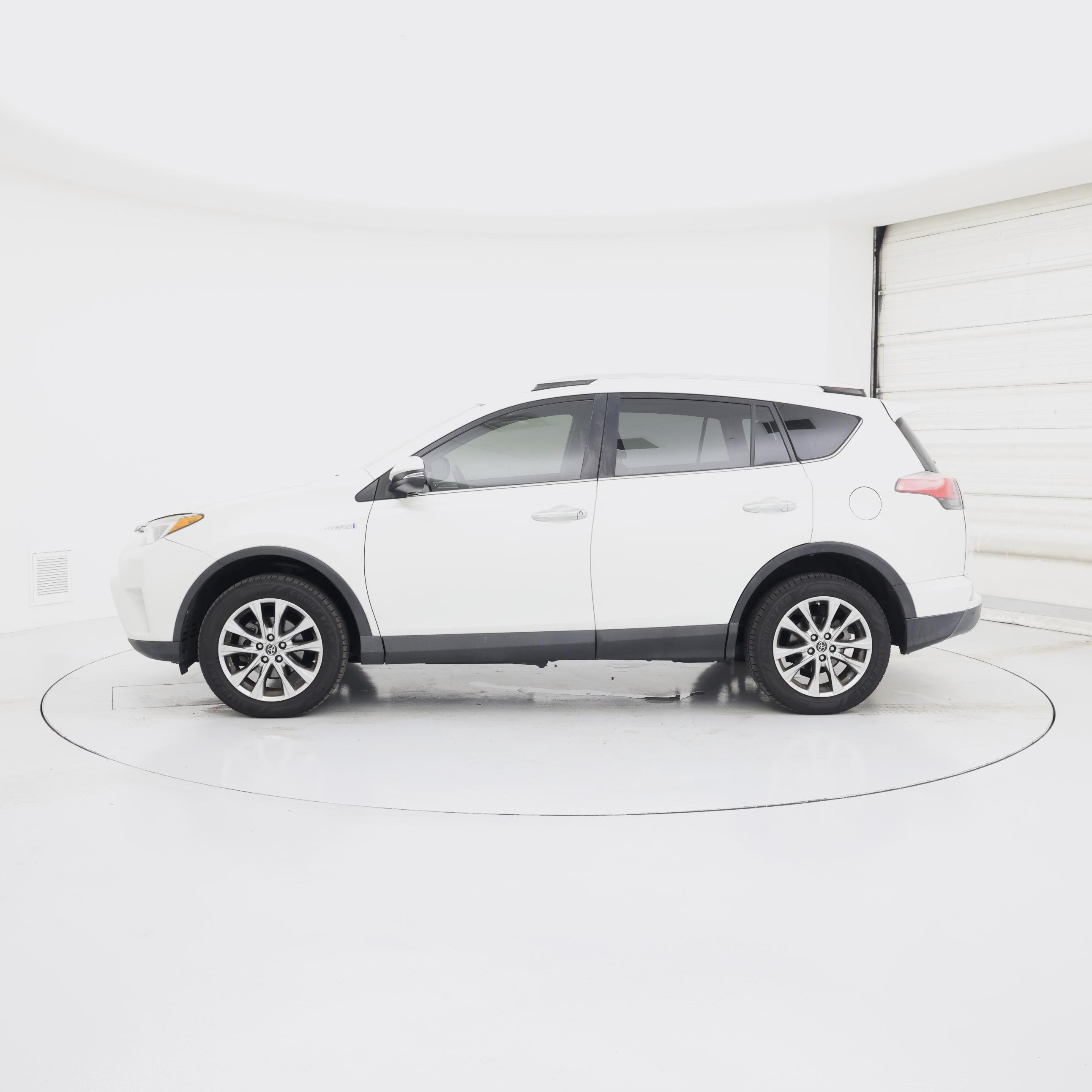 Thumbnail: 2016 Toyota RAV4 - 3