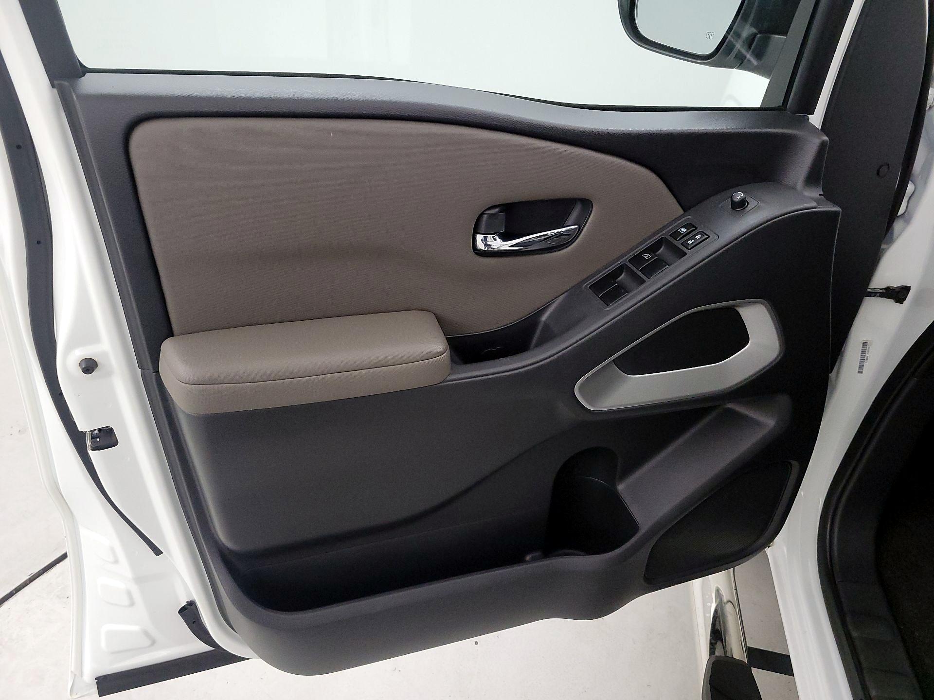 Thumbnail: 2022 Nissan Frontier - 12