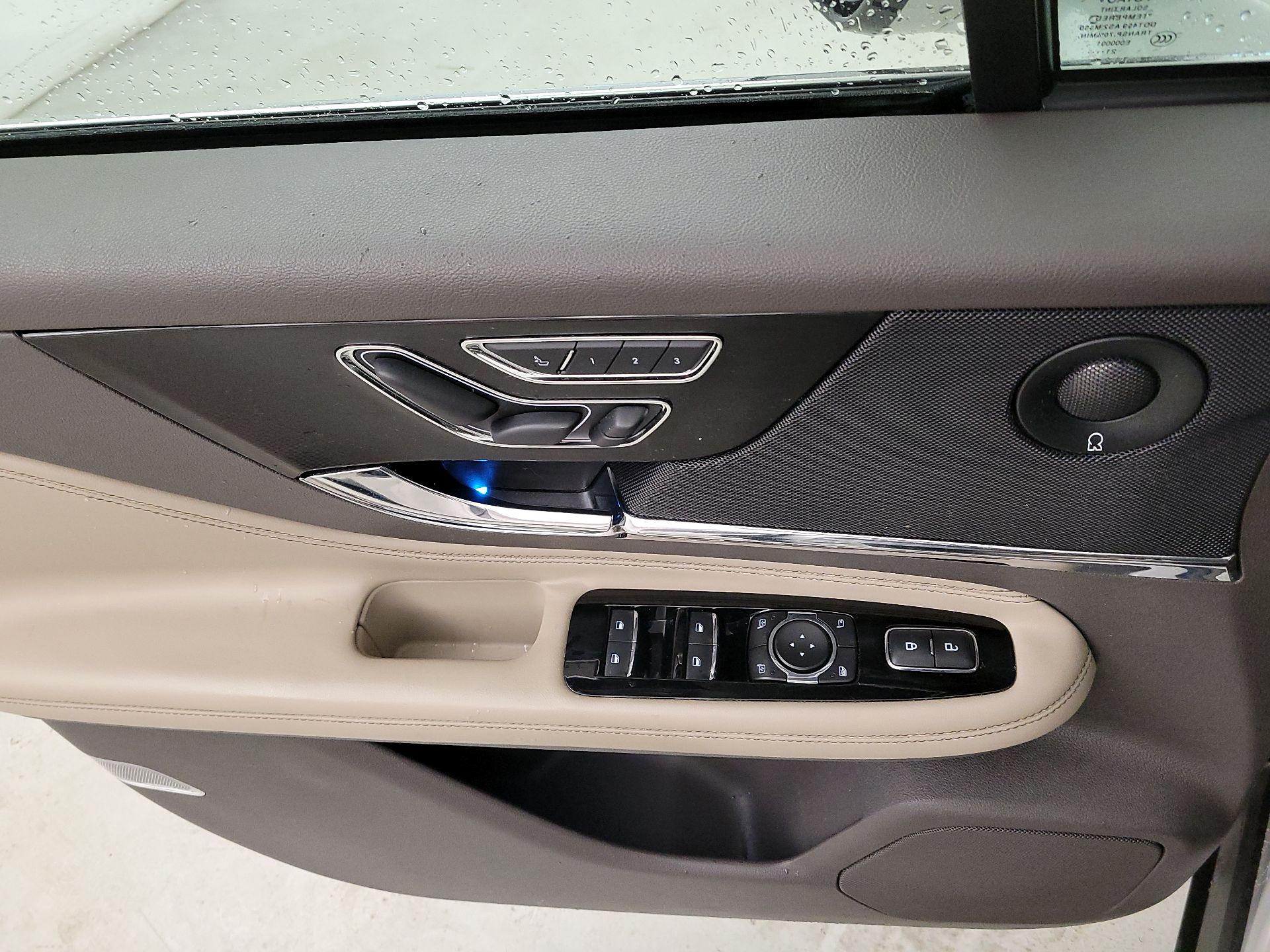 Thumbnail: 2022 Lincoln Corsair - 12