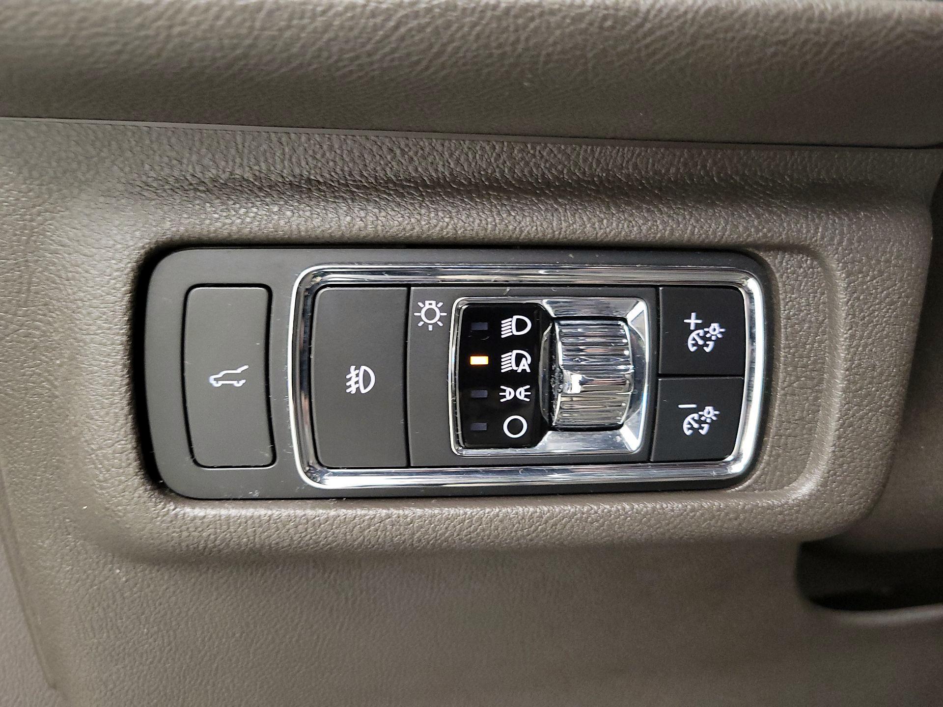 Thumbnail: 2022 Lincoln Corsair - 13