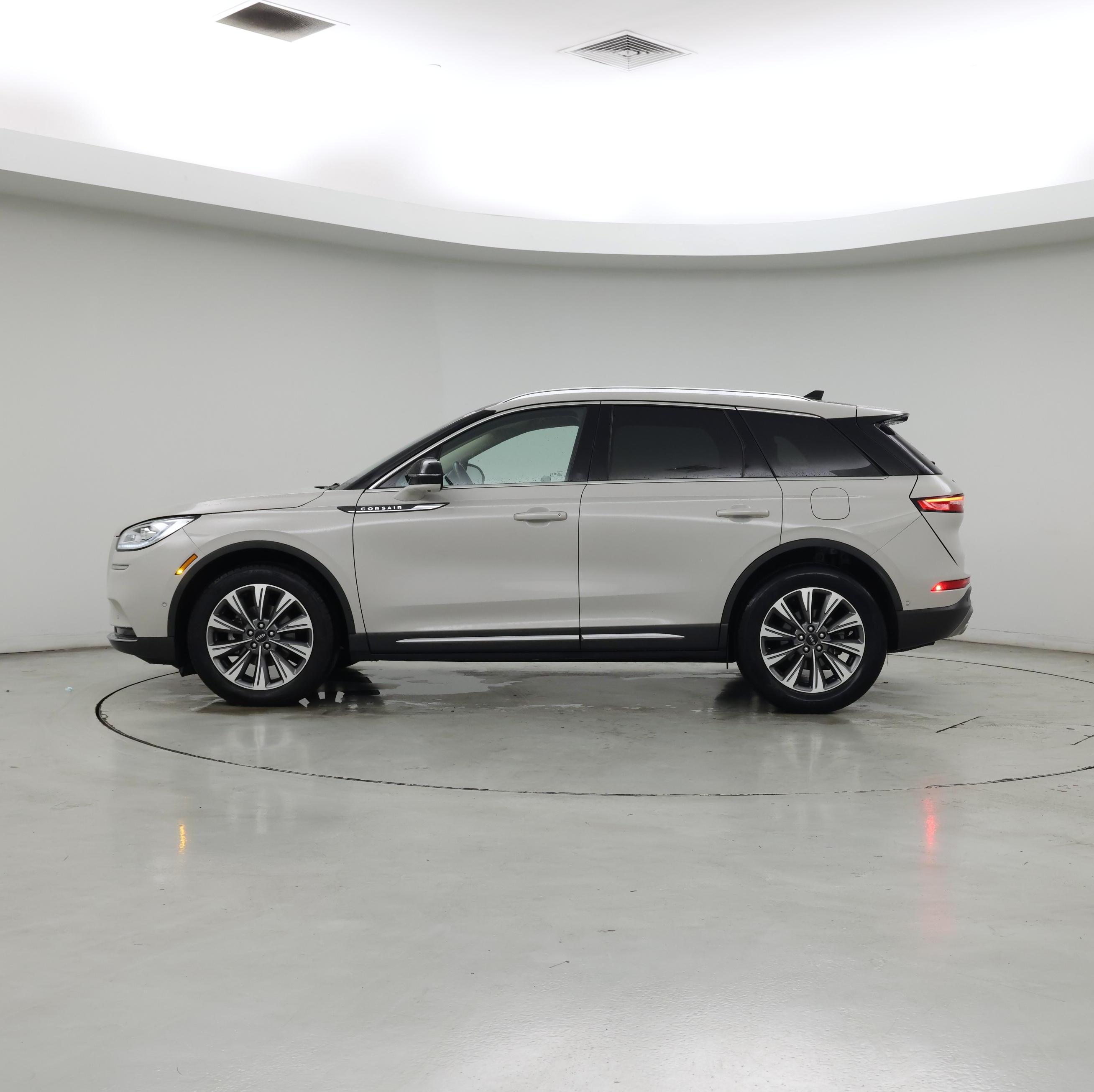 Thumbnail: 2022 Lincoln Corsair - 3