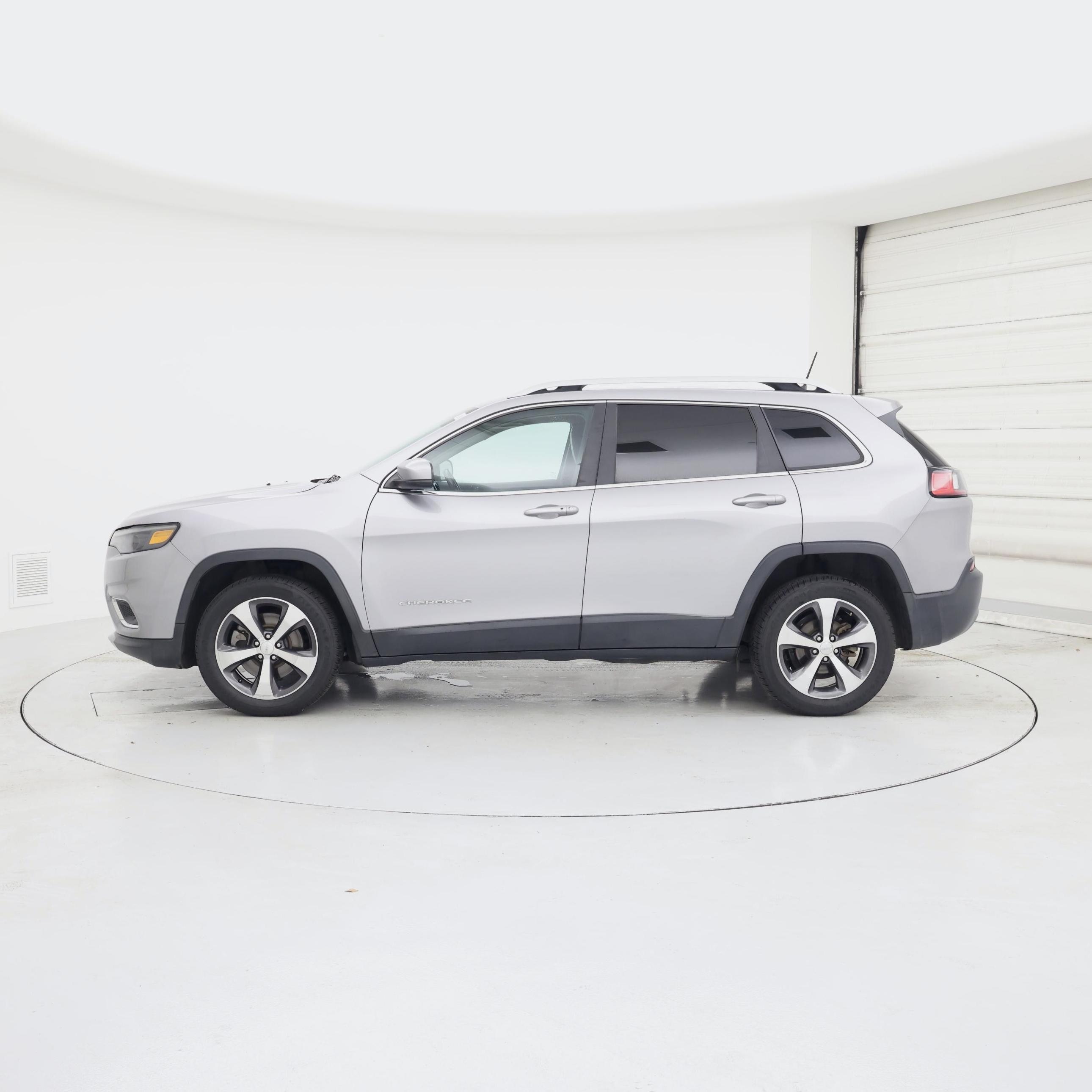 Thumbnail: 2020 Jeep Cherokee - 3