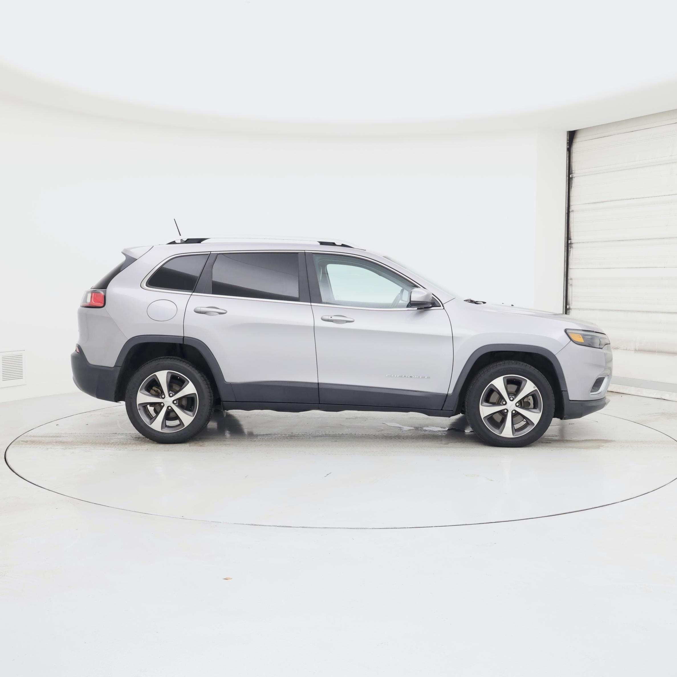 Thumbnail: 2020 Jeep Cherokee - 7