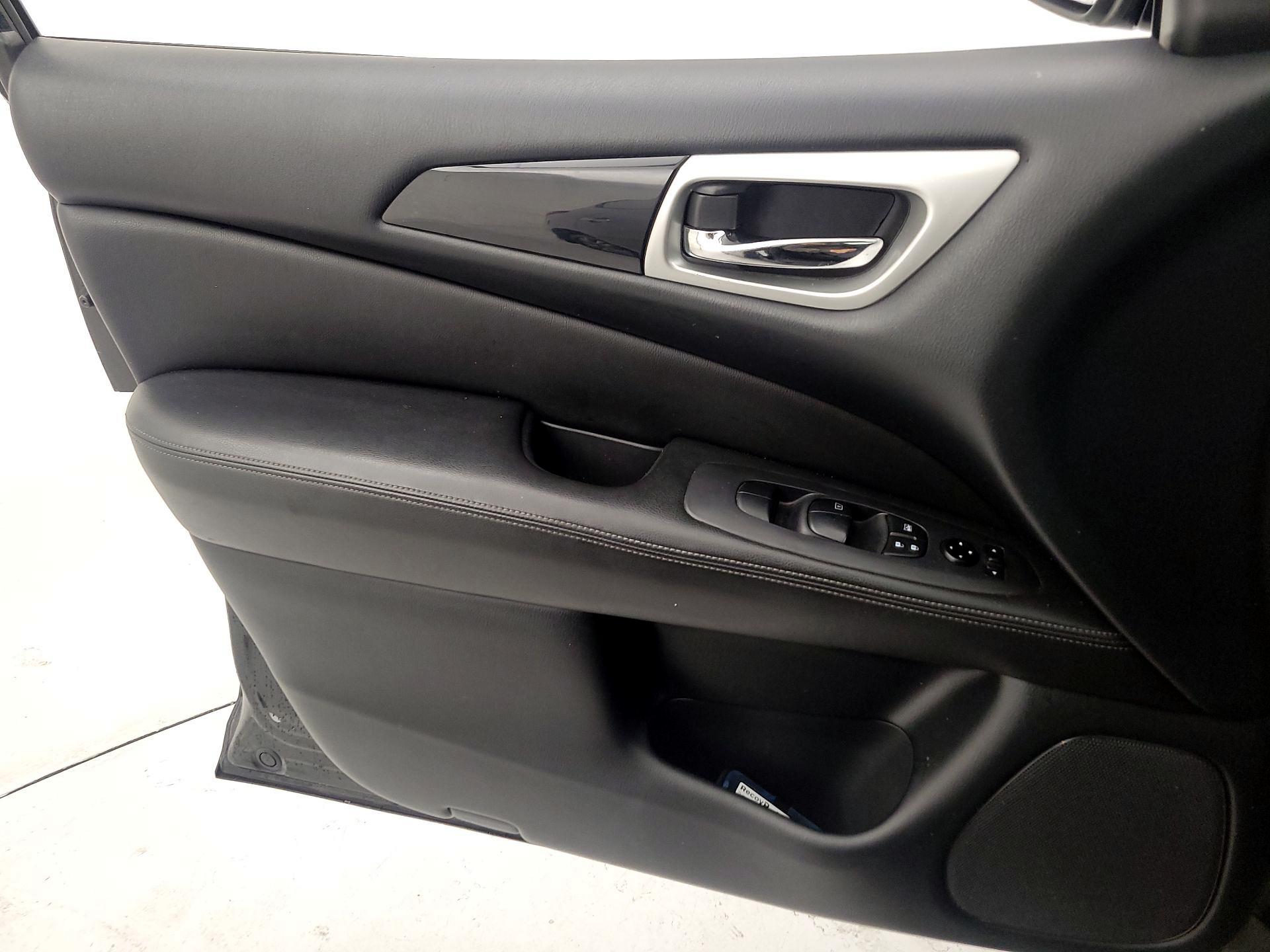 Thumbnail: 2019 Nissan Pathfinder - 12