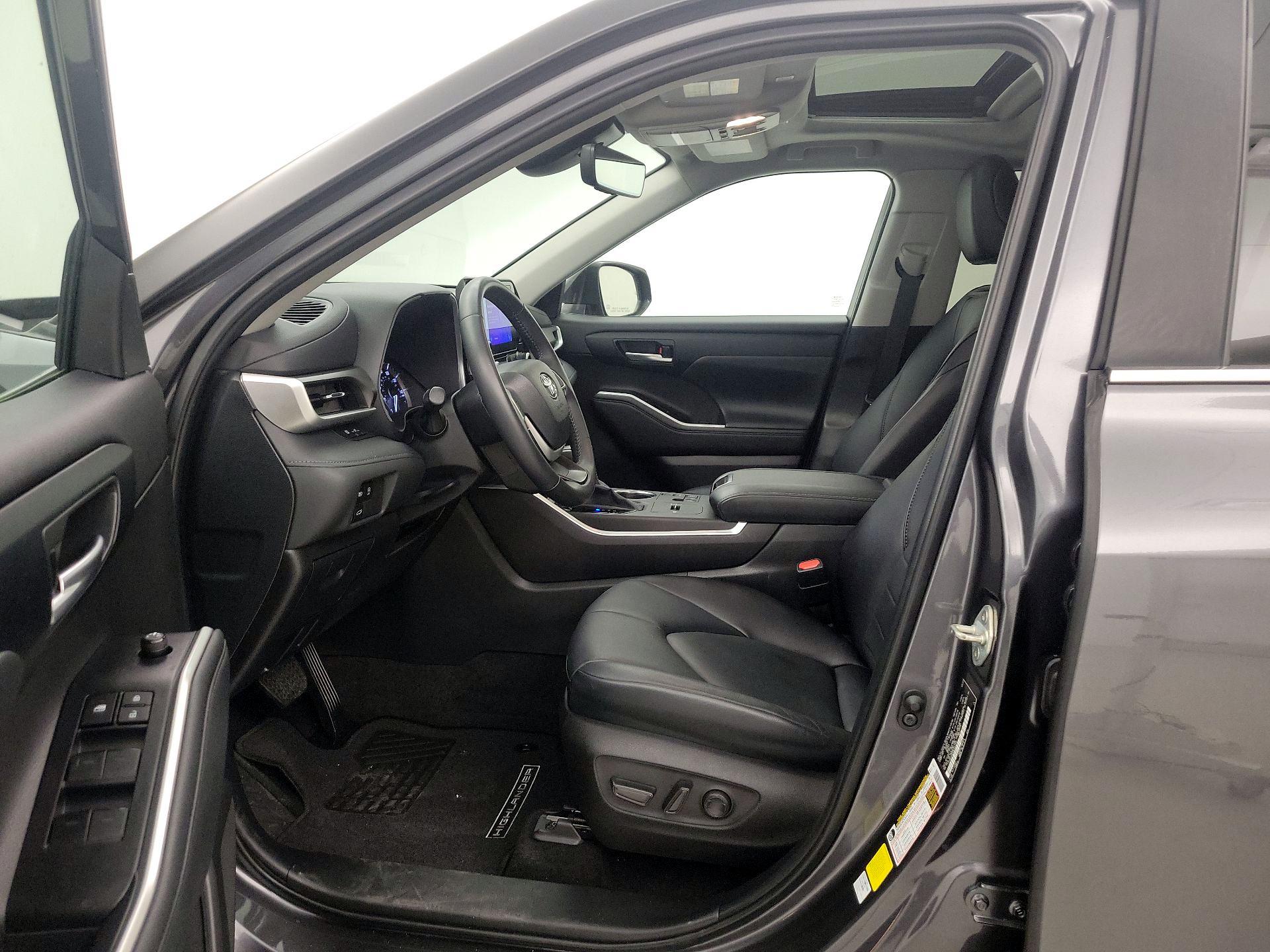 Thumbnail: 2024 Toyota Highlander - 11