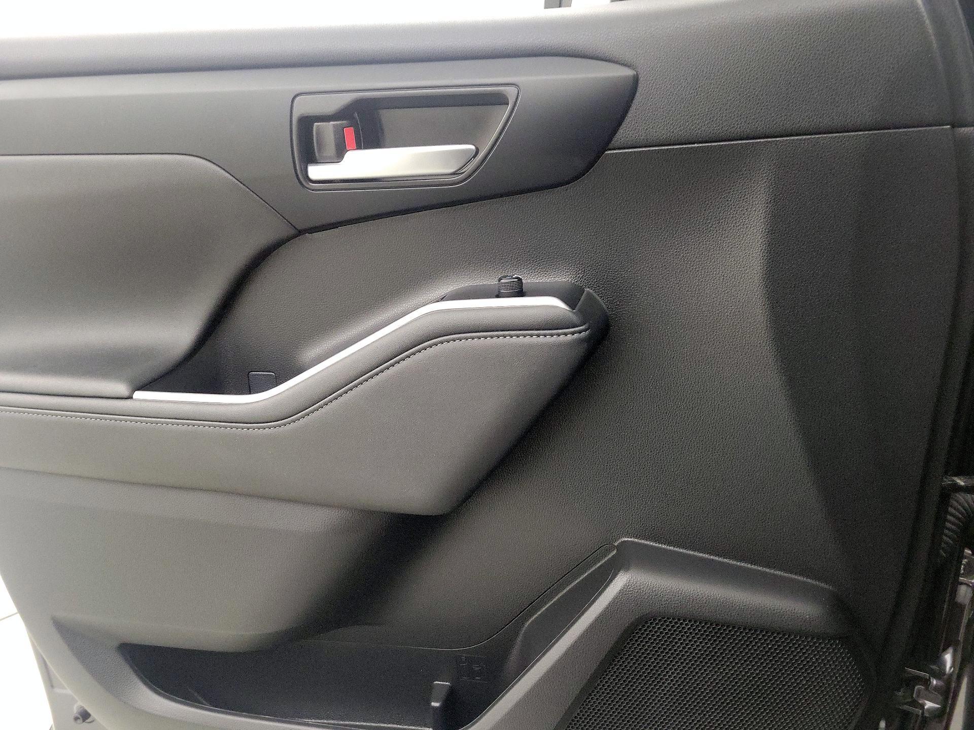 Thumbnail: 2024 Toyota Highlander - 12